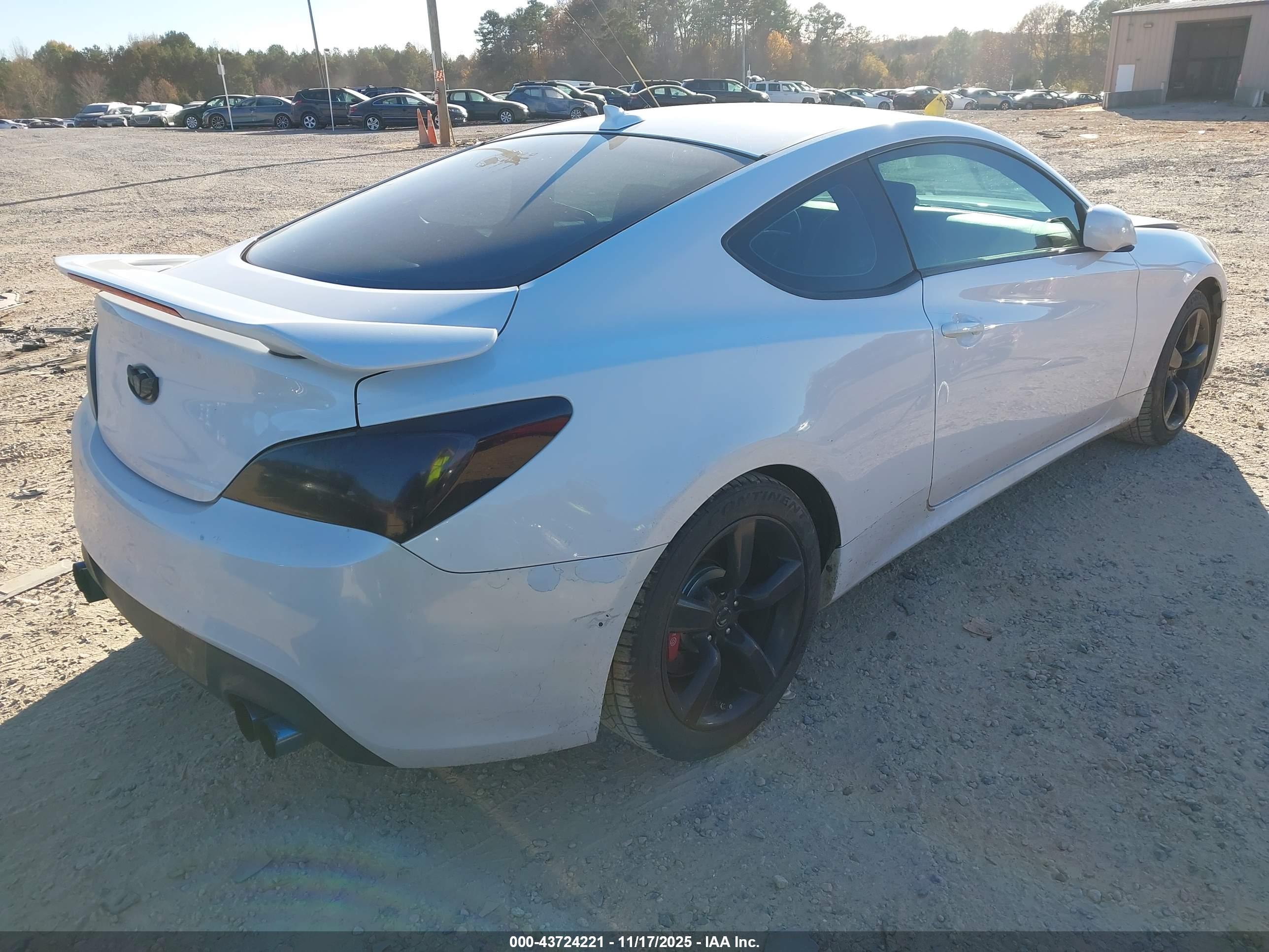 HYUNDAI GENESIS image 4