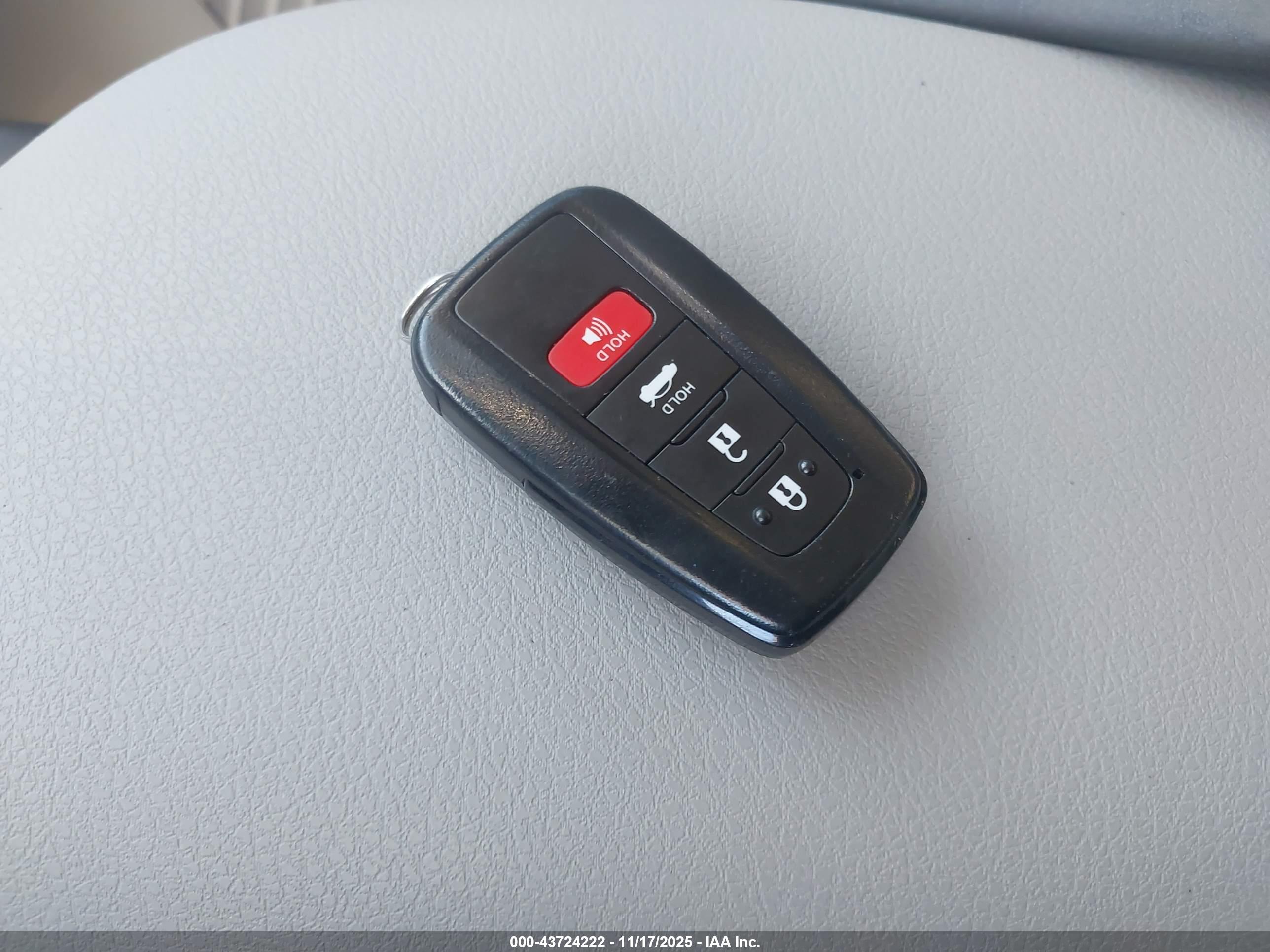 TOYOTA CAMRY image 11