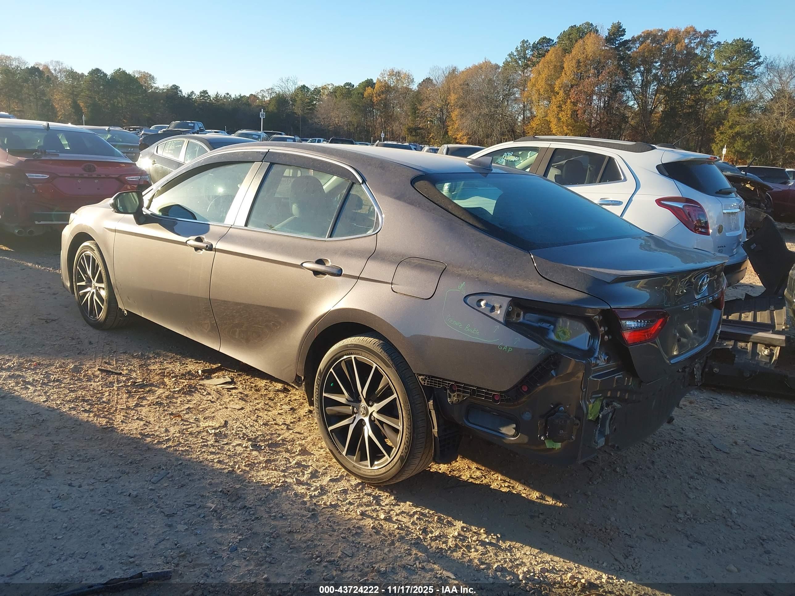TOYOTA CAMRY image 3