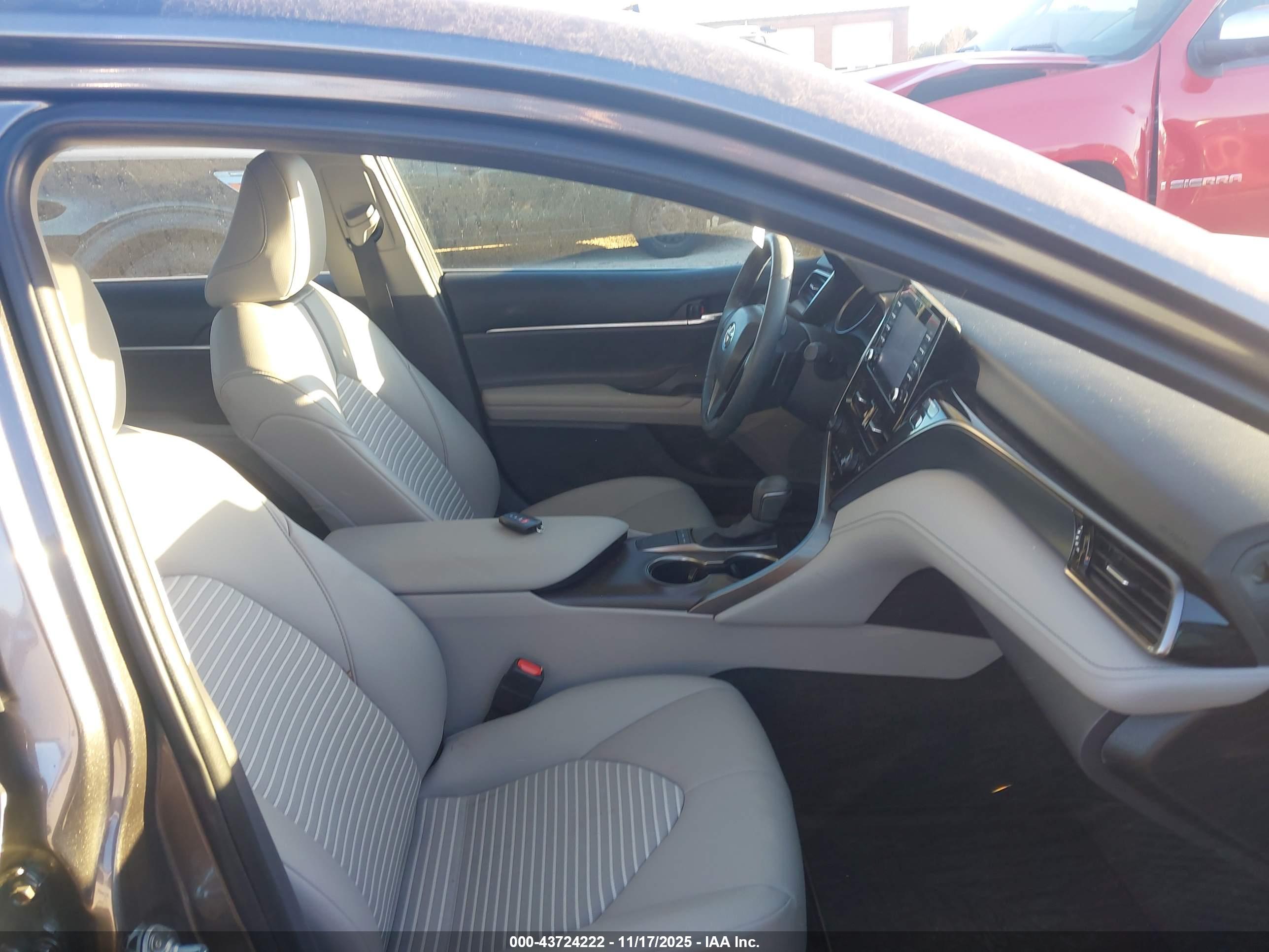 TOYOTA CAMRY image 5