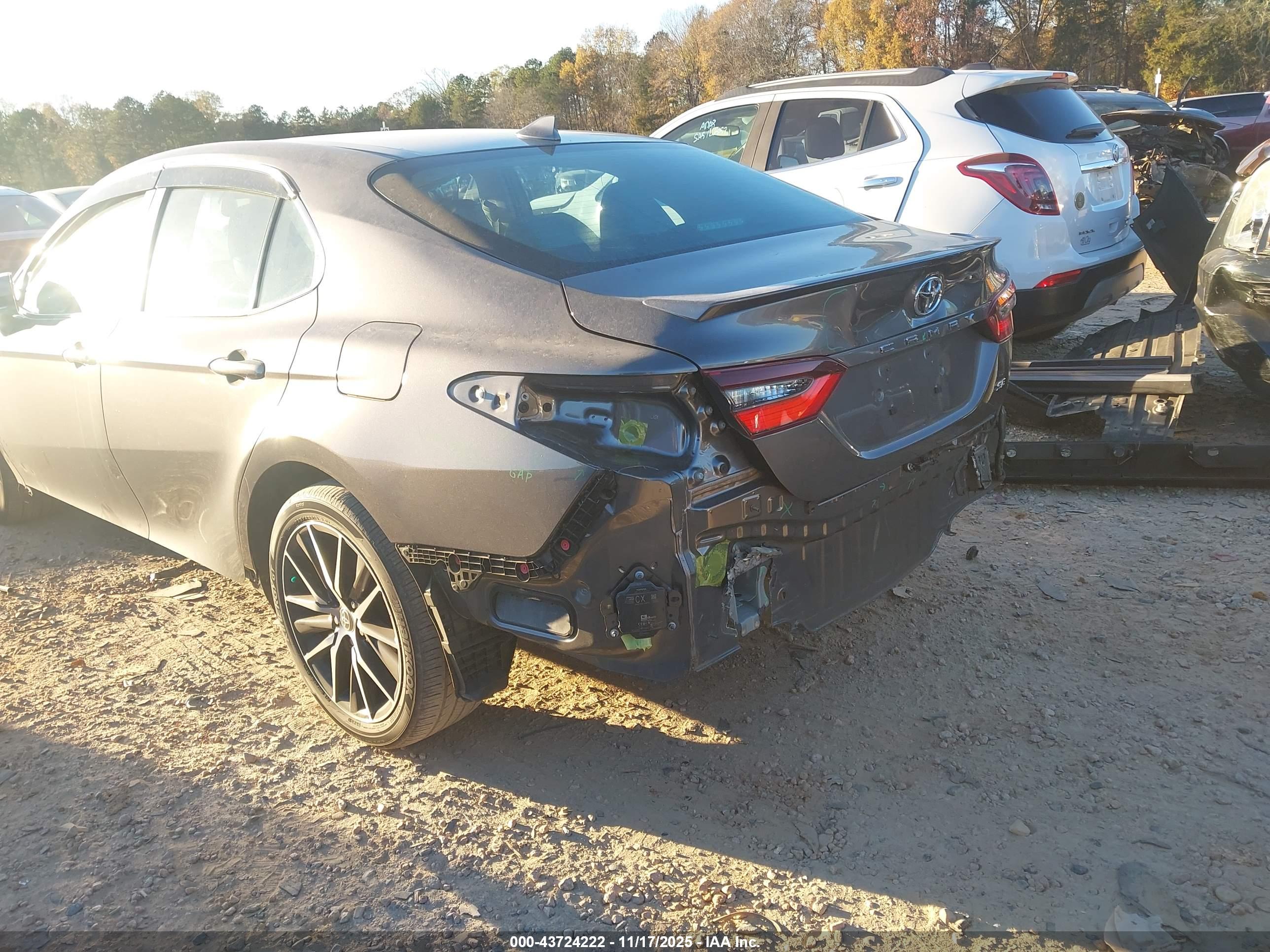 TOYOTA CAMRY image 6