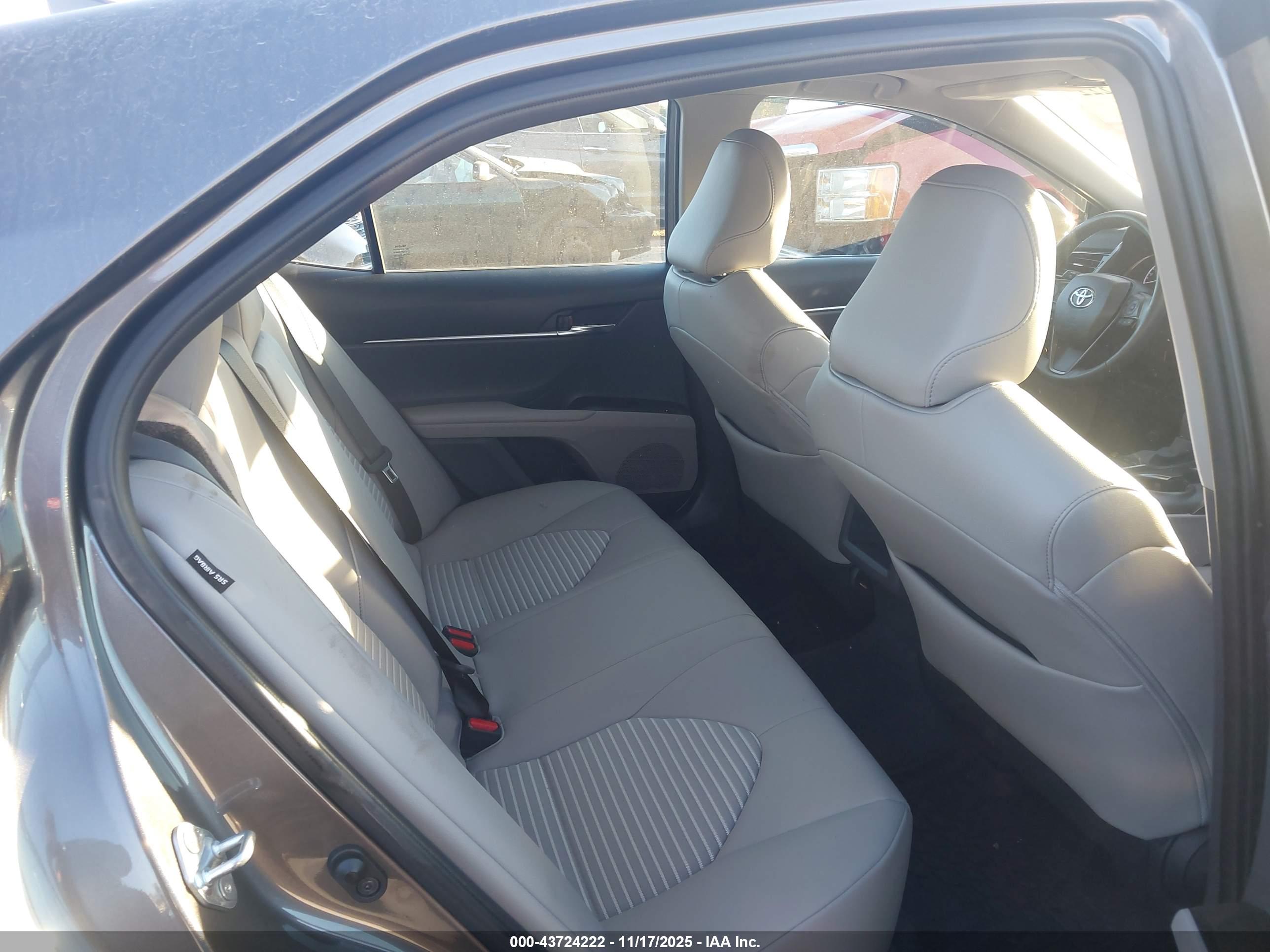 TOYOTA CAMRY image 8