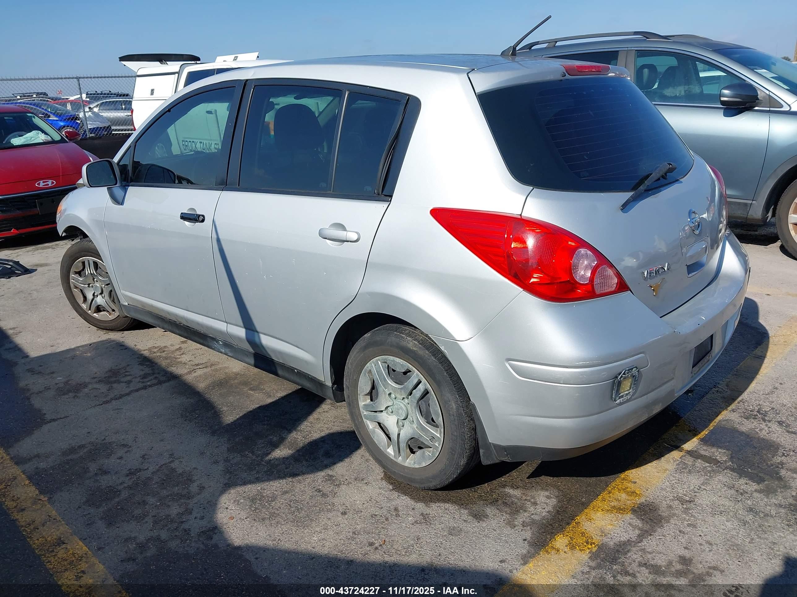 NISSAN VERSA image 3