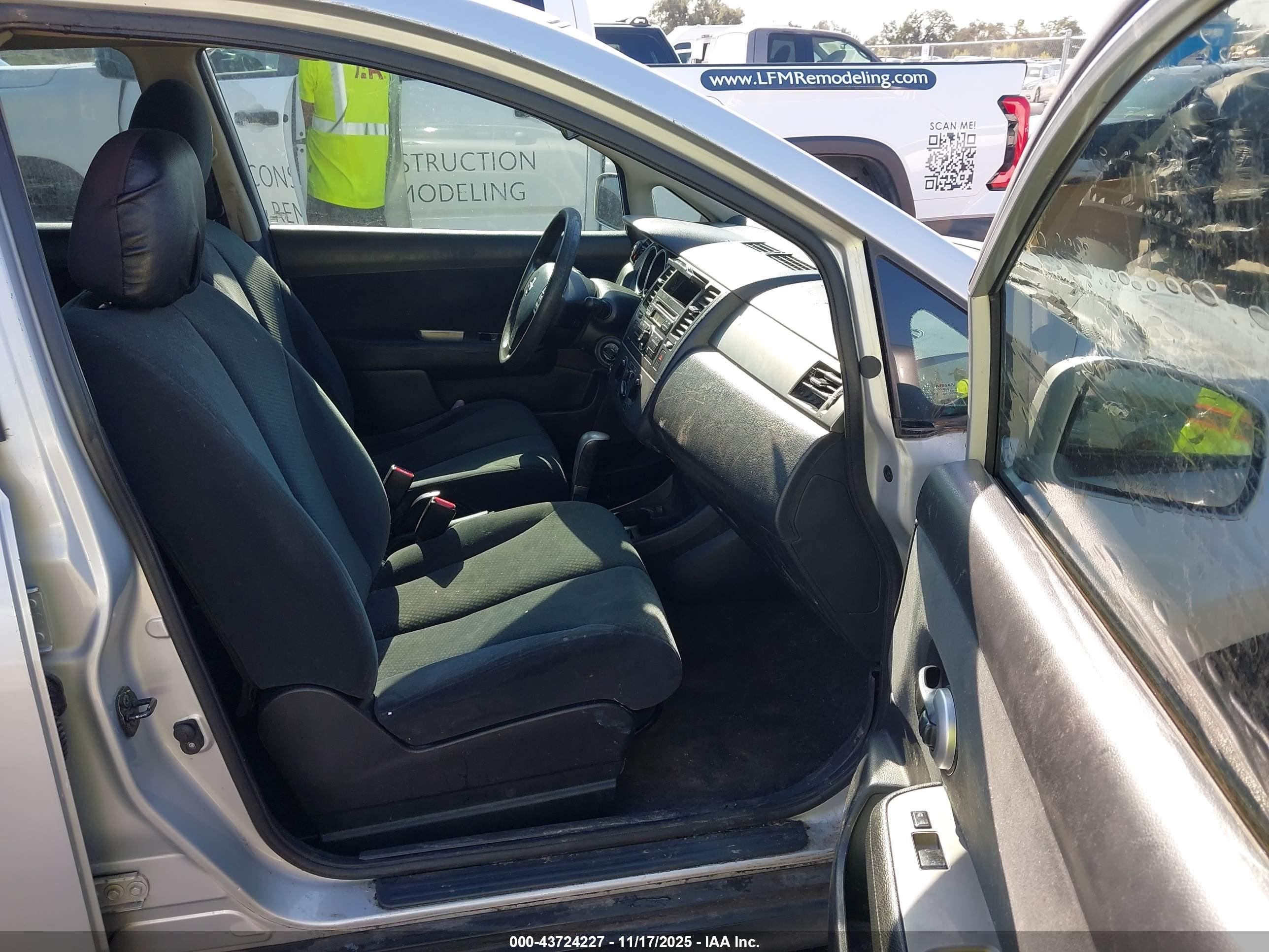 NISSAN VERSA image 5