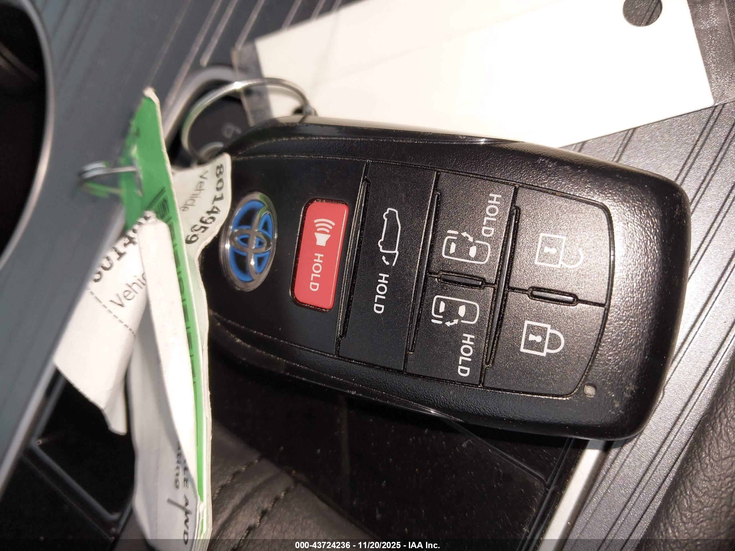 TOYOTA SIENNA image 11