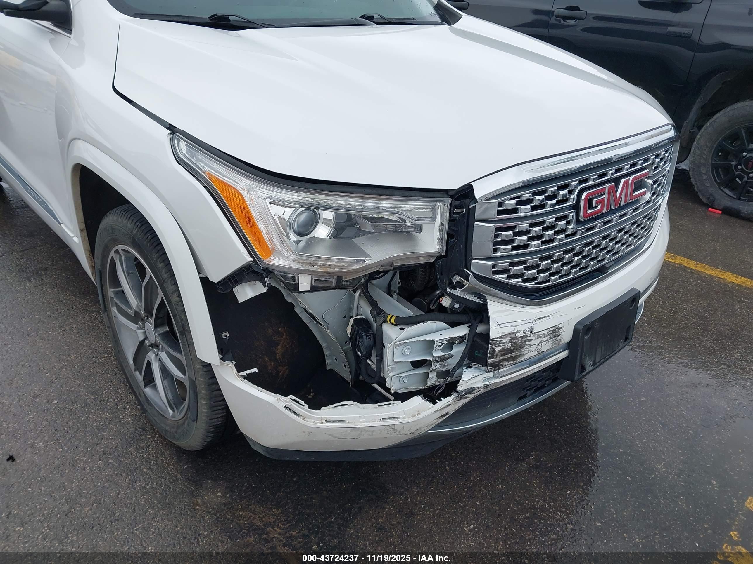 GMC ACADIA image 6
