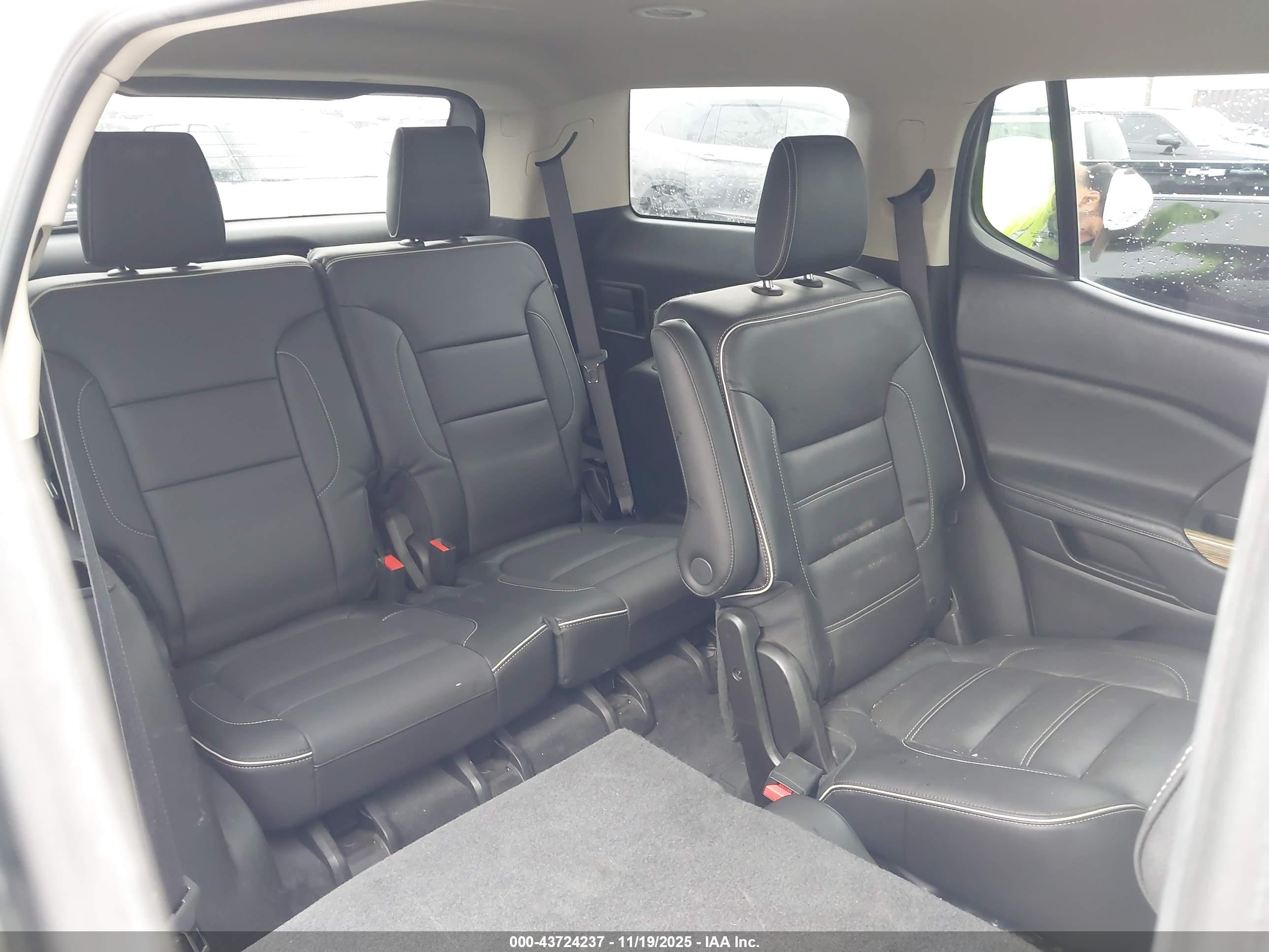 GMC ACADIA image 8