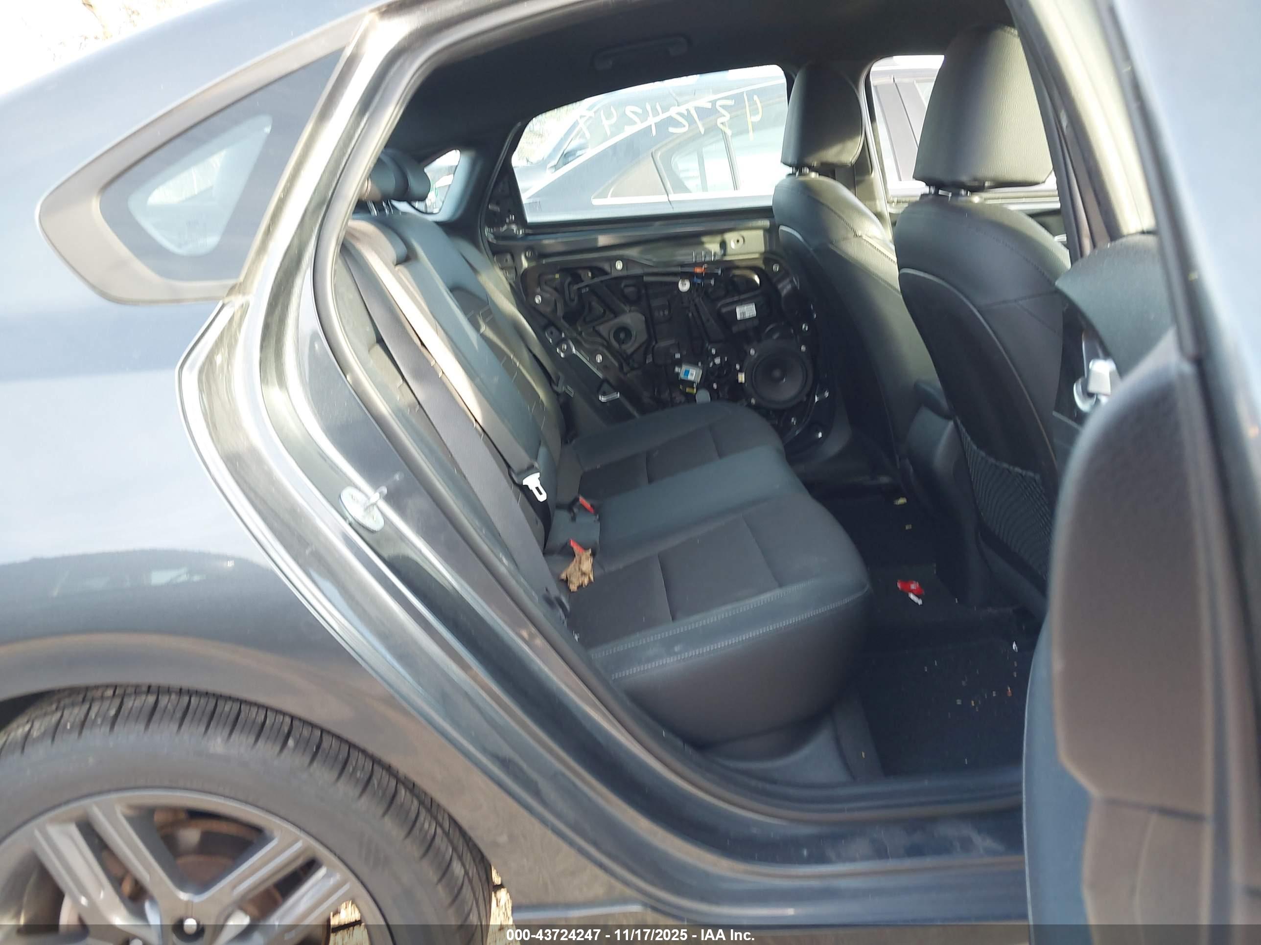 KIA FORTE image 8