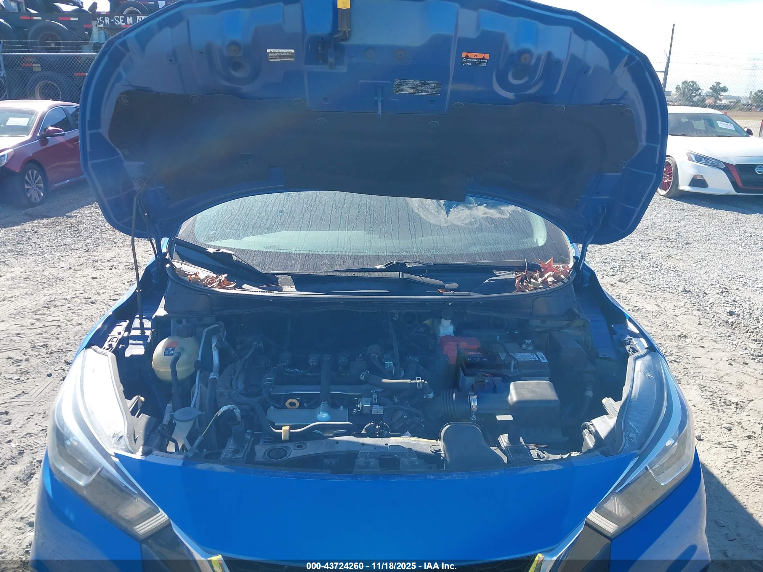 NISSAN VERSA image 10