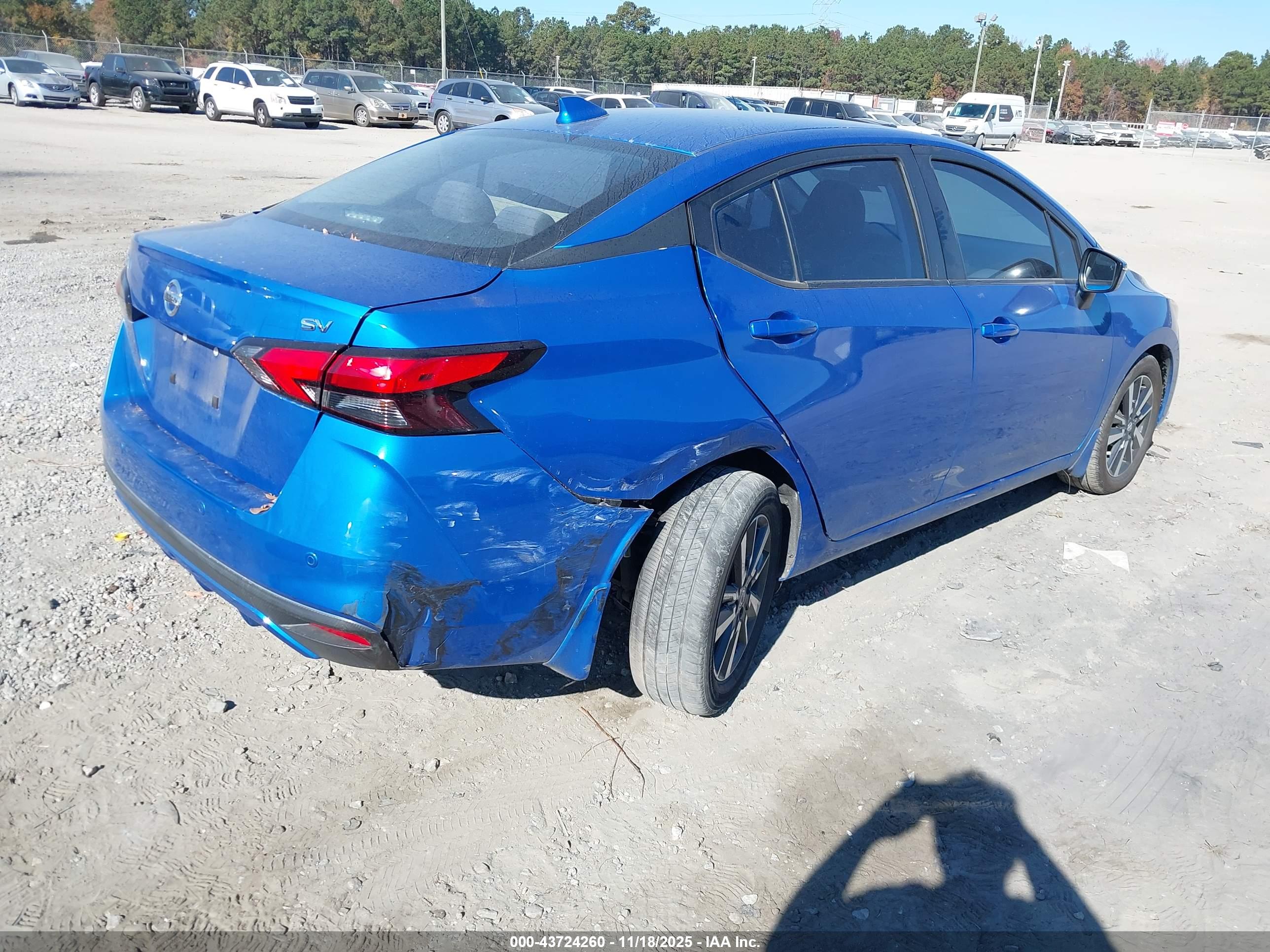 NISSAN VERSA image 4