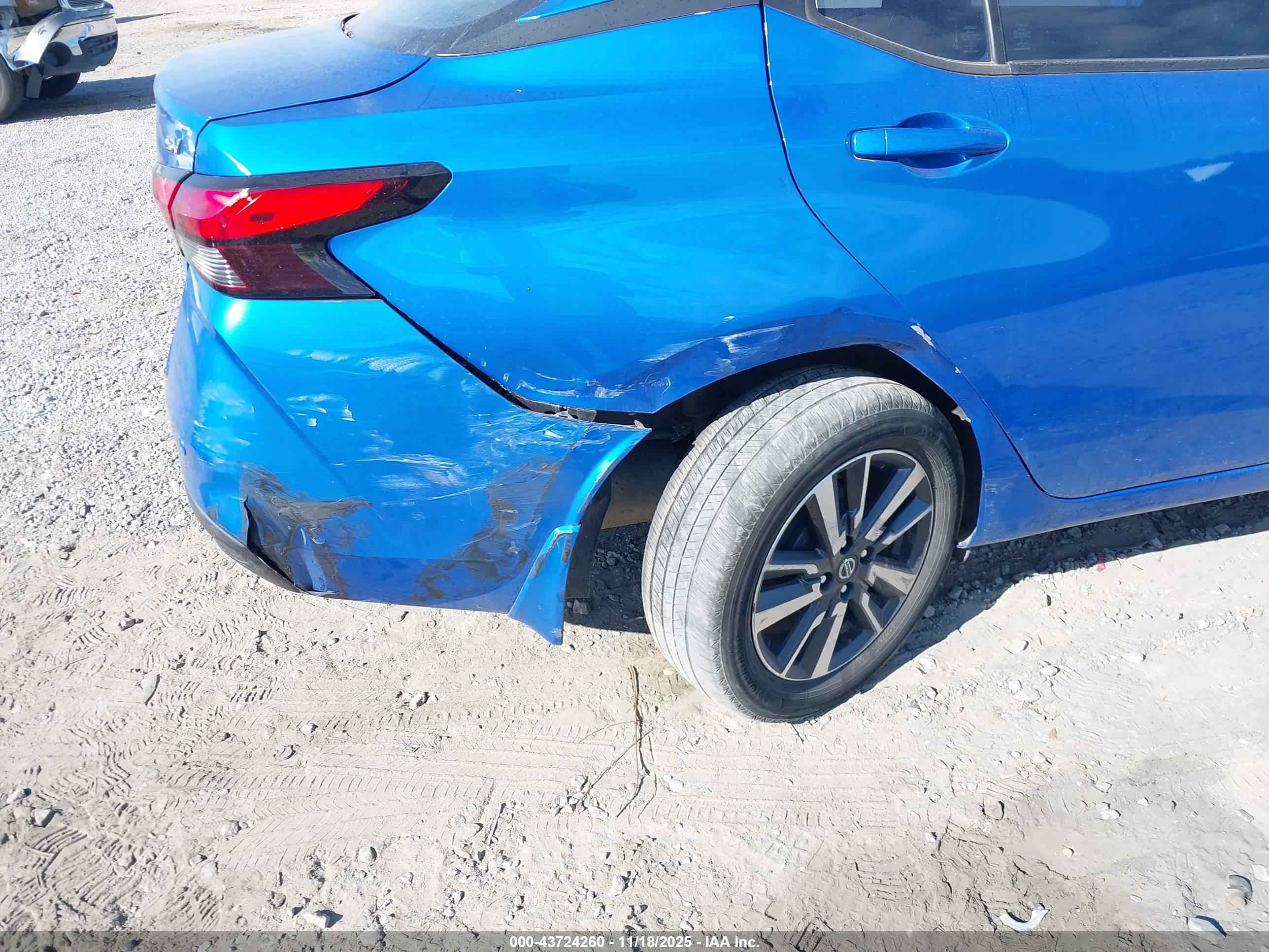 NISSAN VERSA image 6