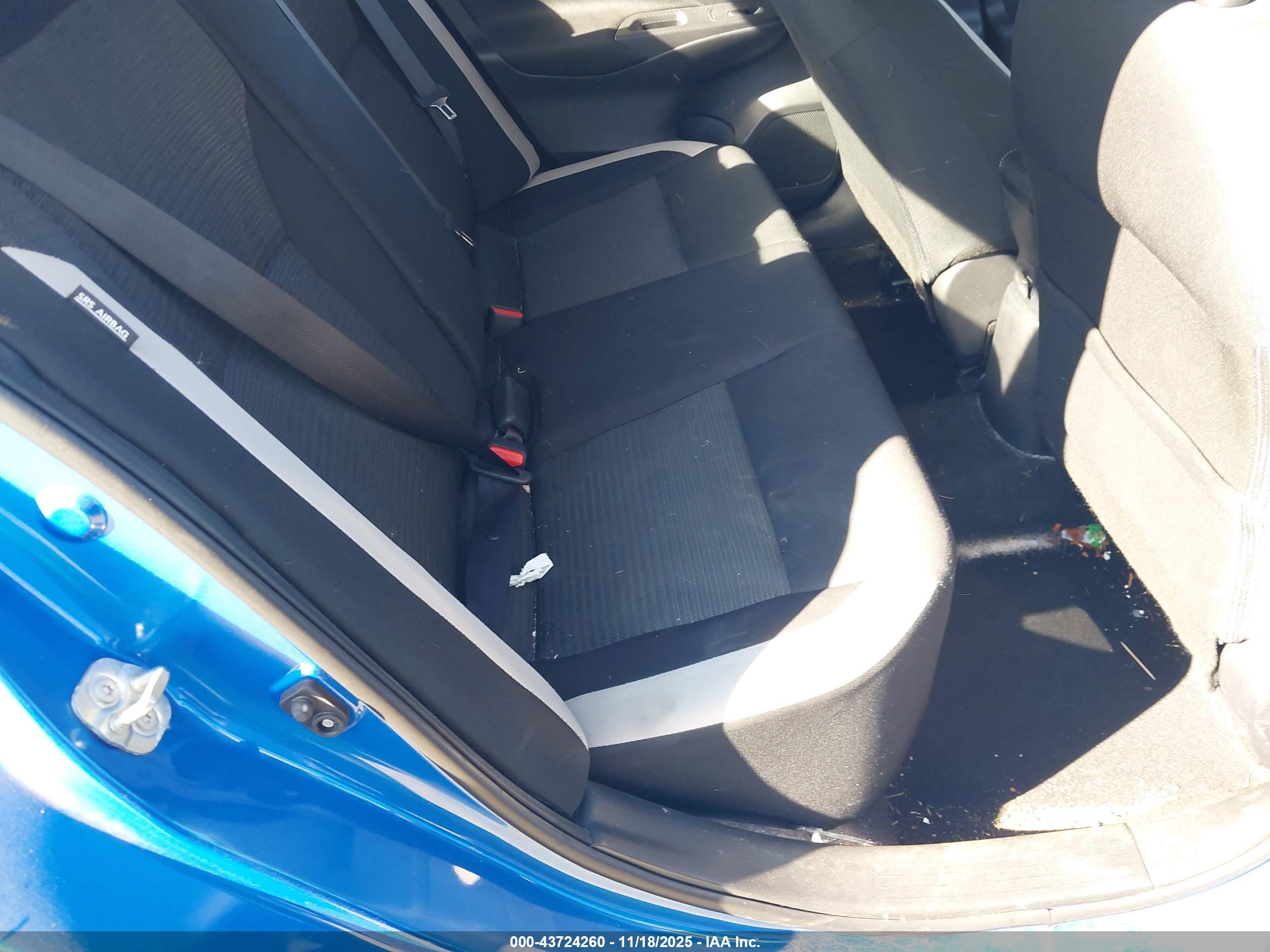 NISSAN VERSA image 8