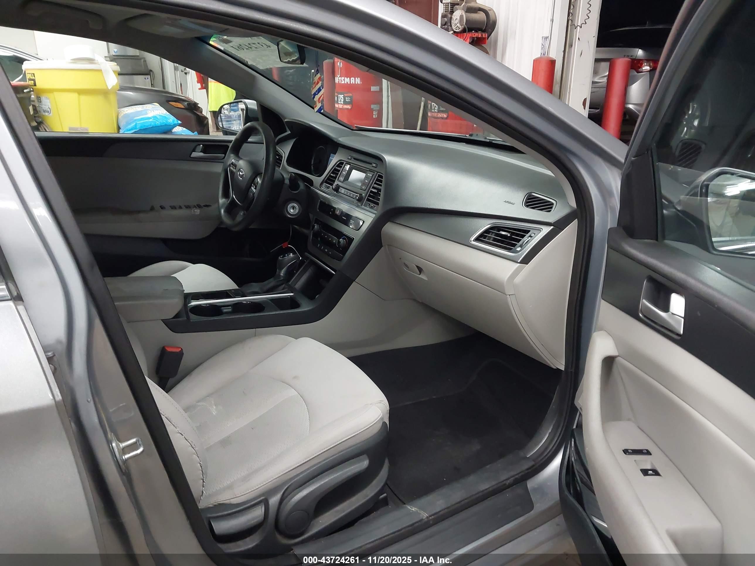 HYUNDAI SONATA image 5