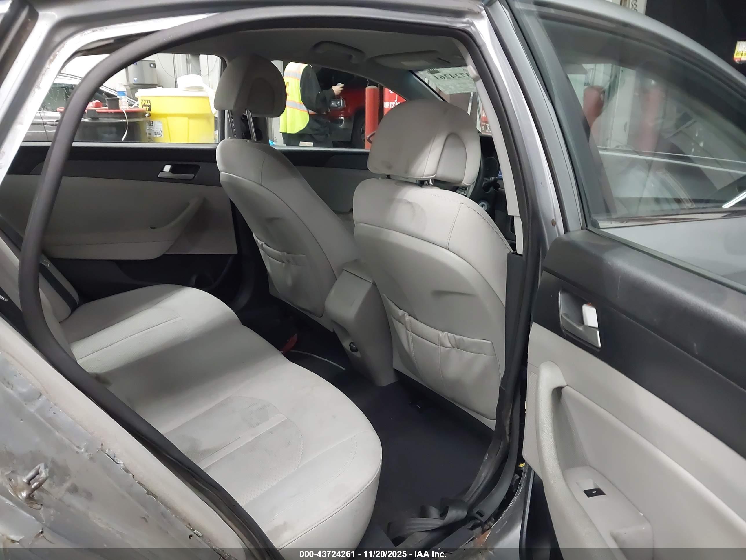 HYUNDAI SONATA image 8