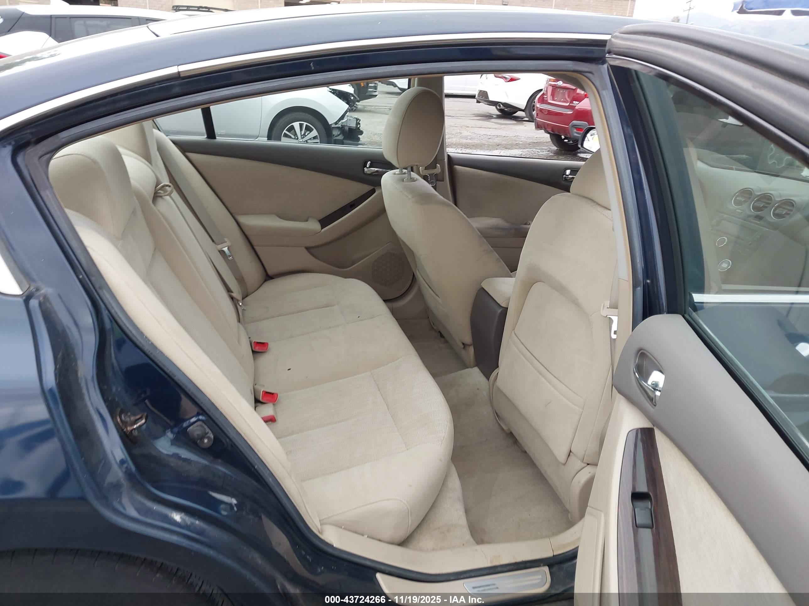 NISSAN ALTIMA image 8