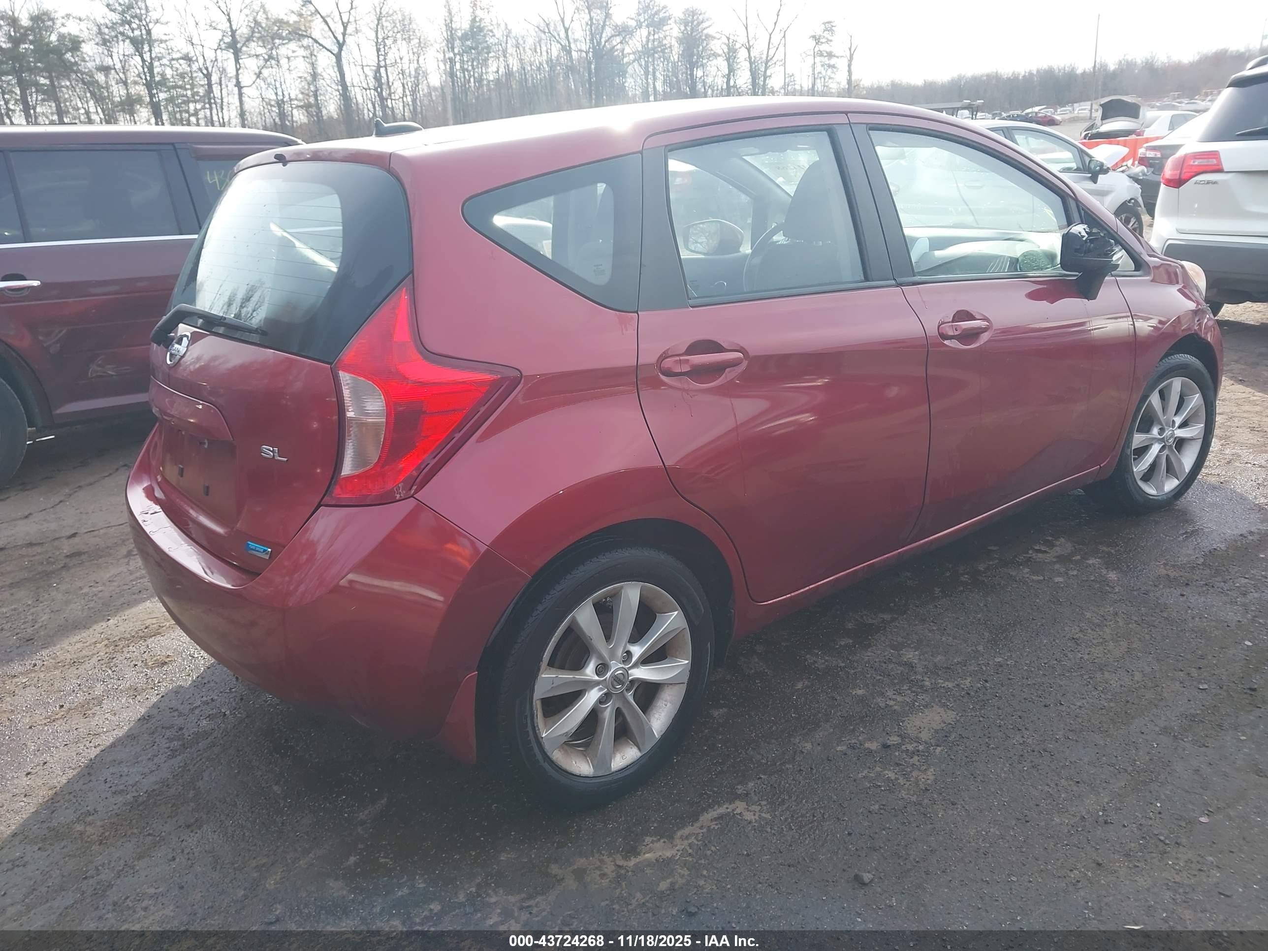 NISSAN VERSA image 4
