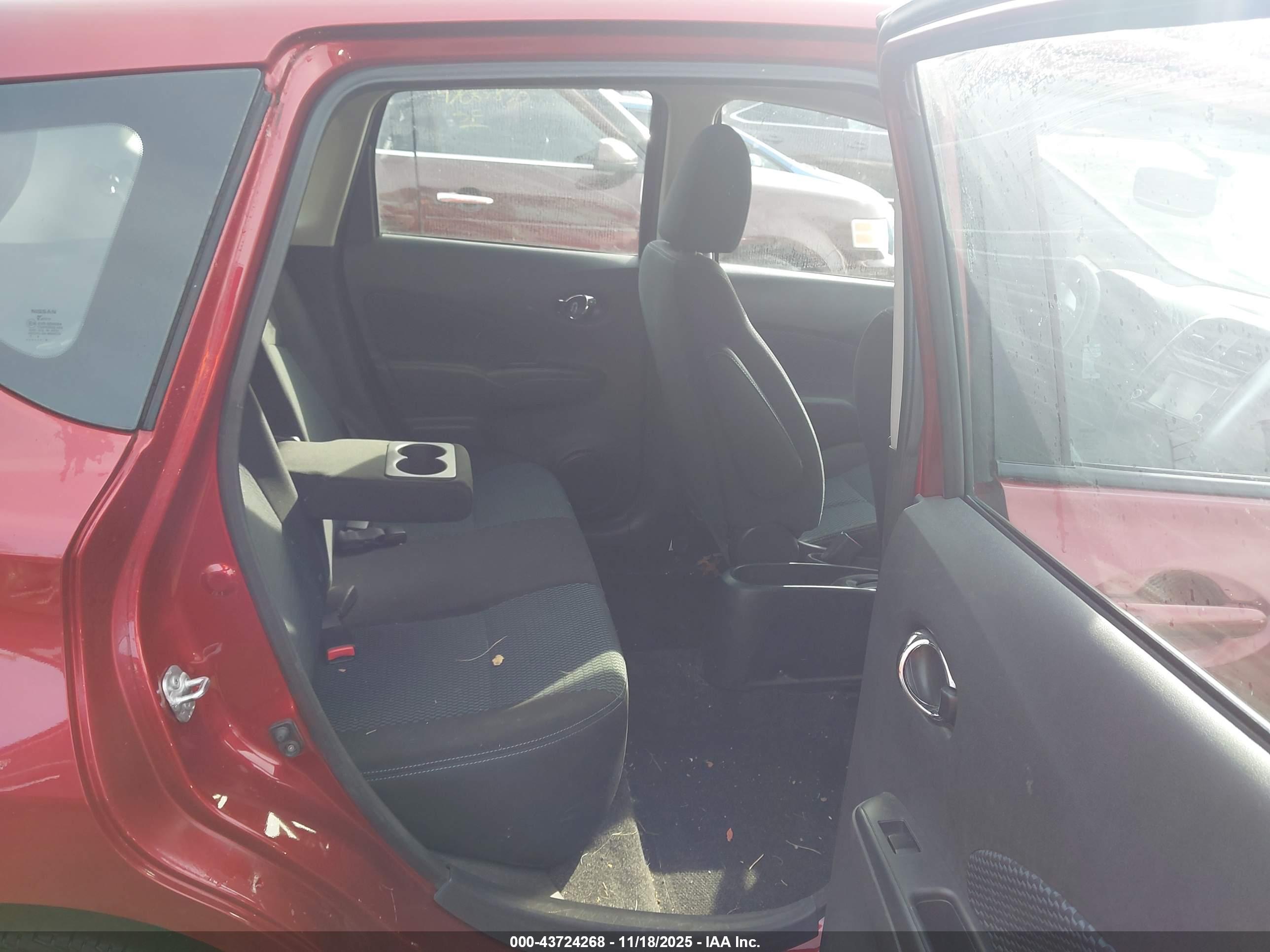 NISSAN VERSA image 8