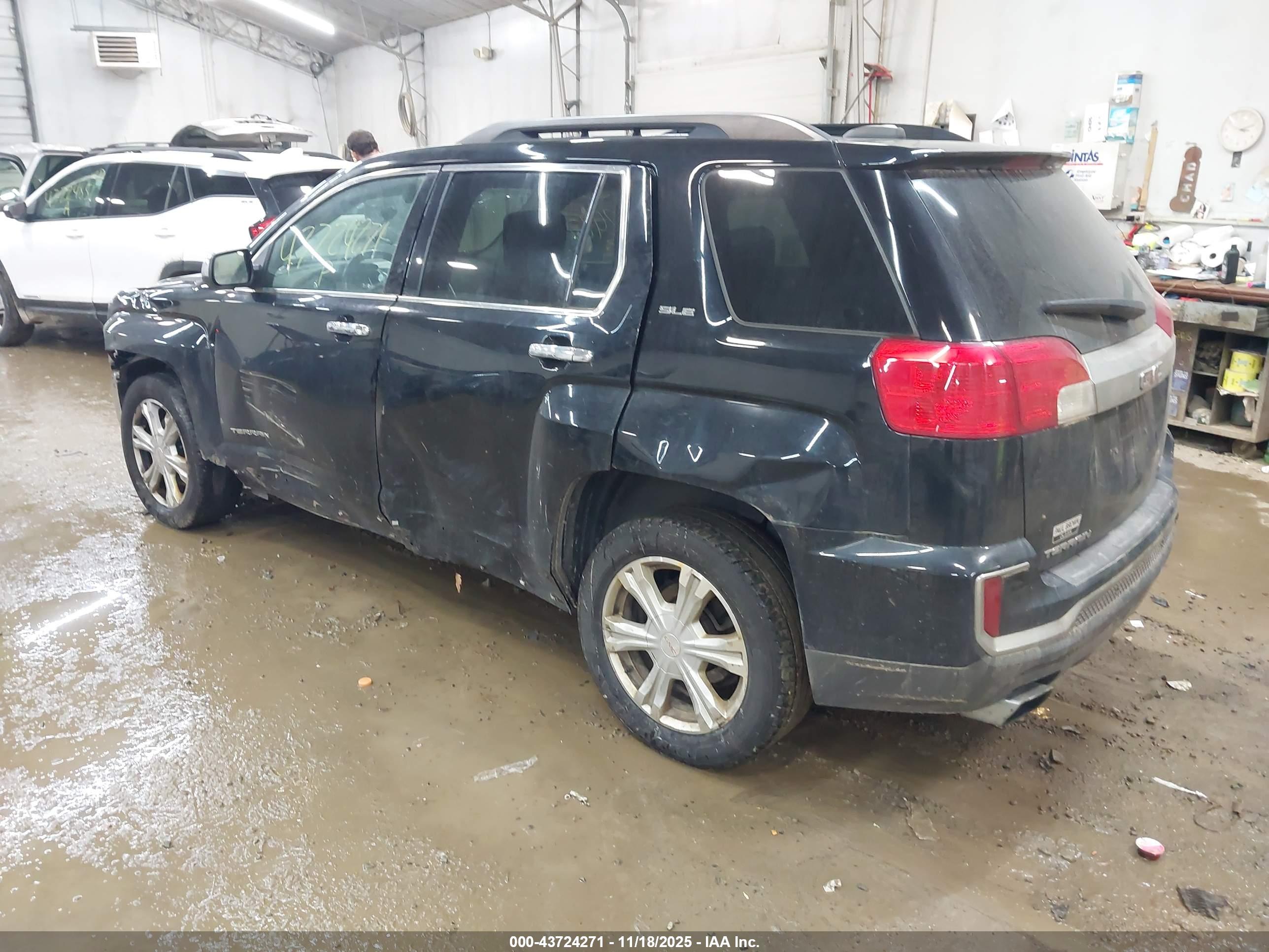 GMC TERRAIN image 3