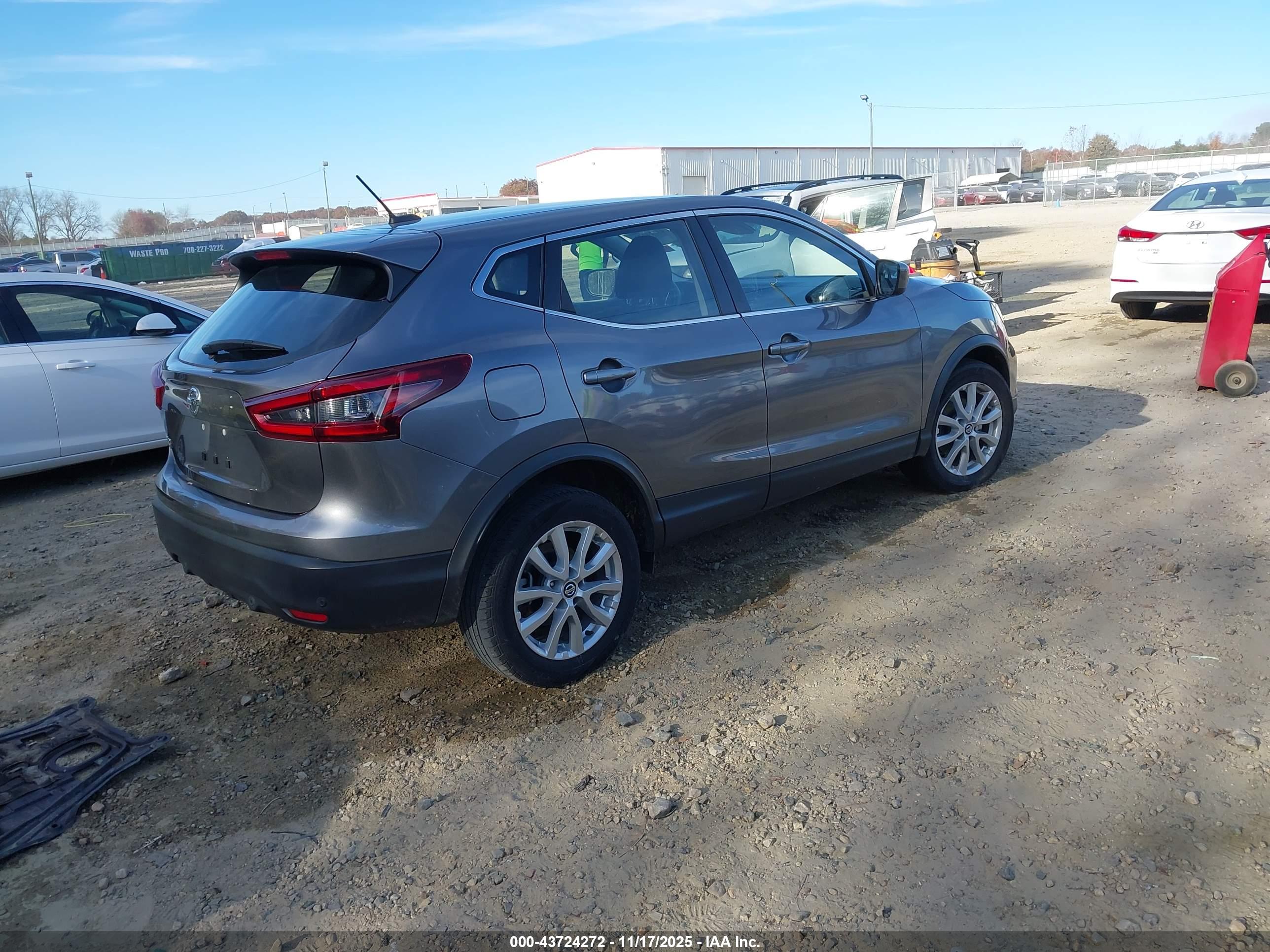 NISSAN ROGUE image 4