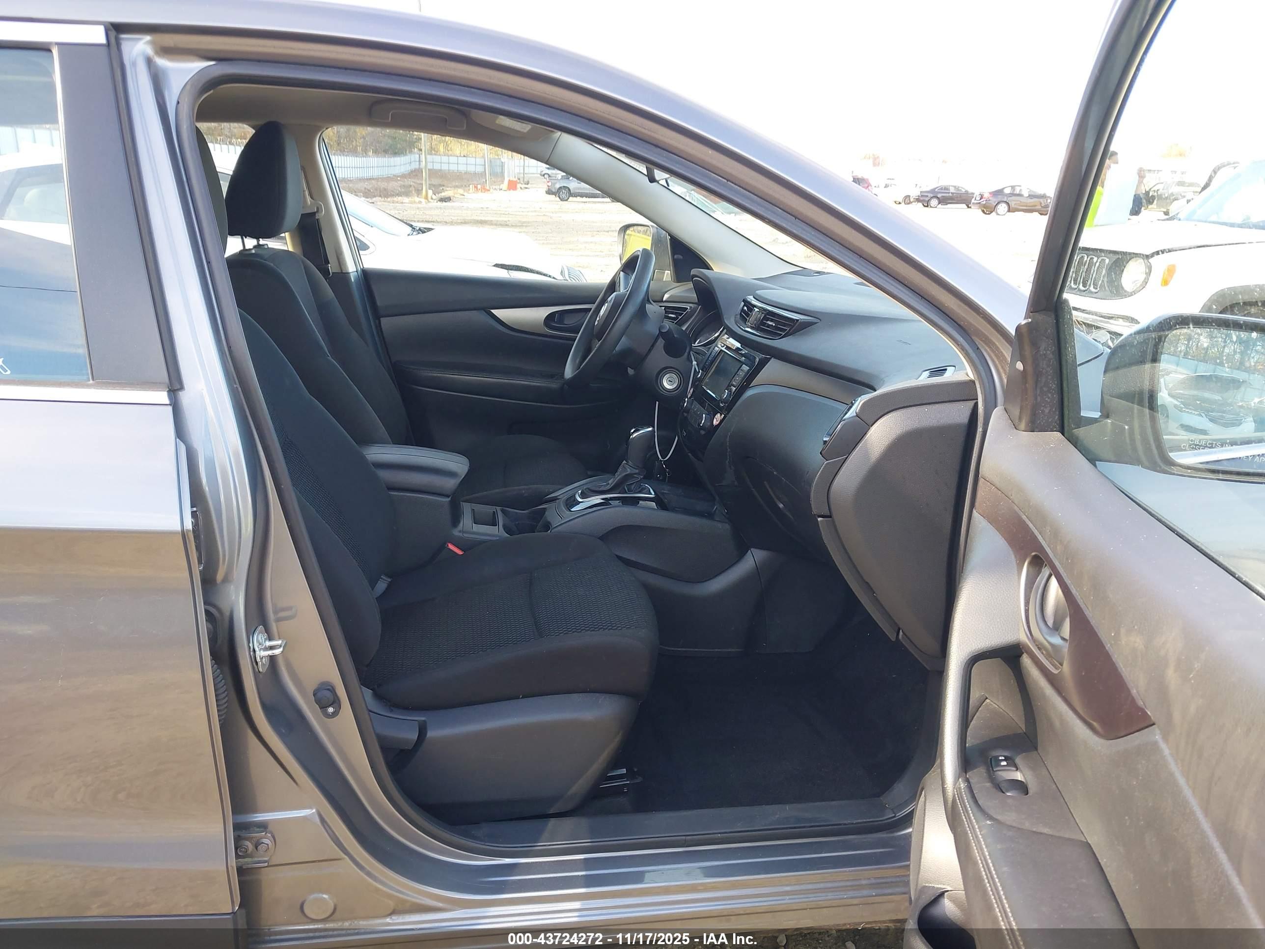NISSAN ROGUE image 5