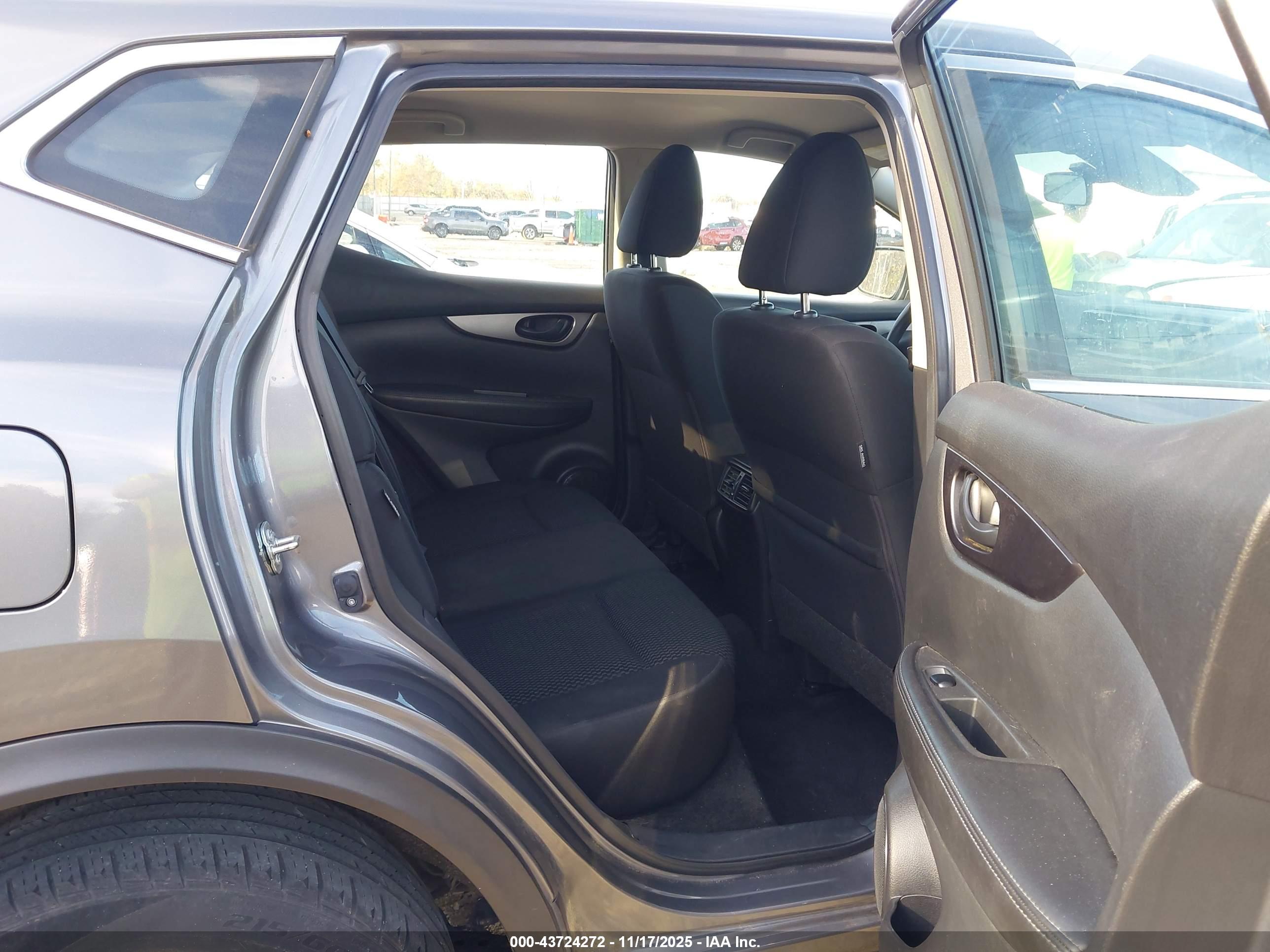 NISSAN ROGUE image 8