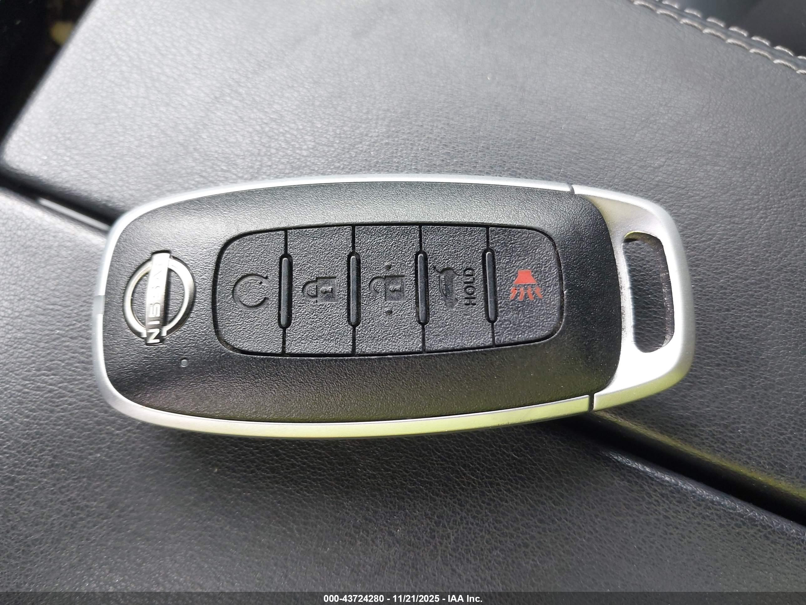 NISSAN ROGUE image 11