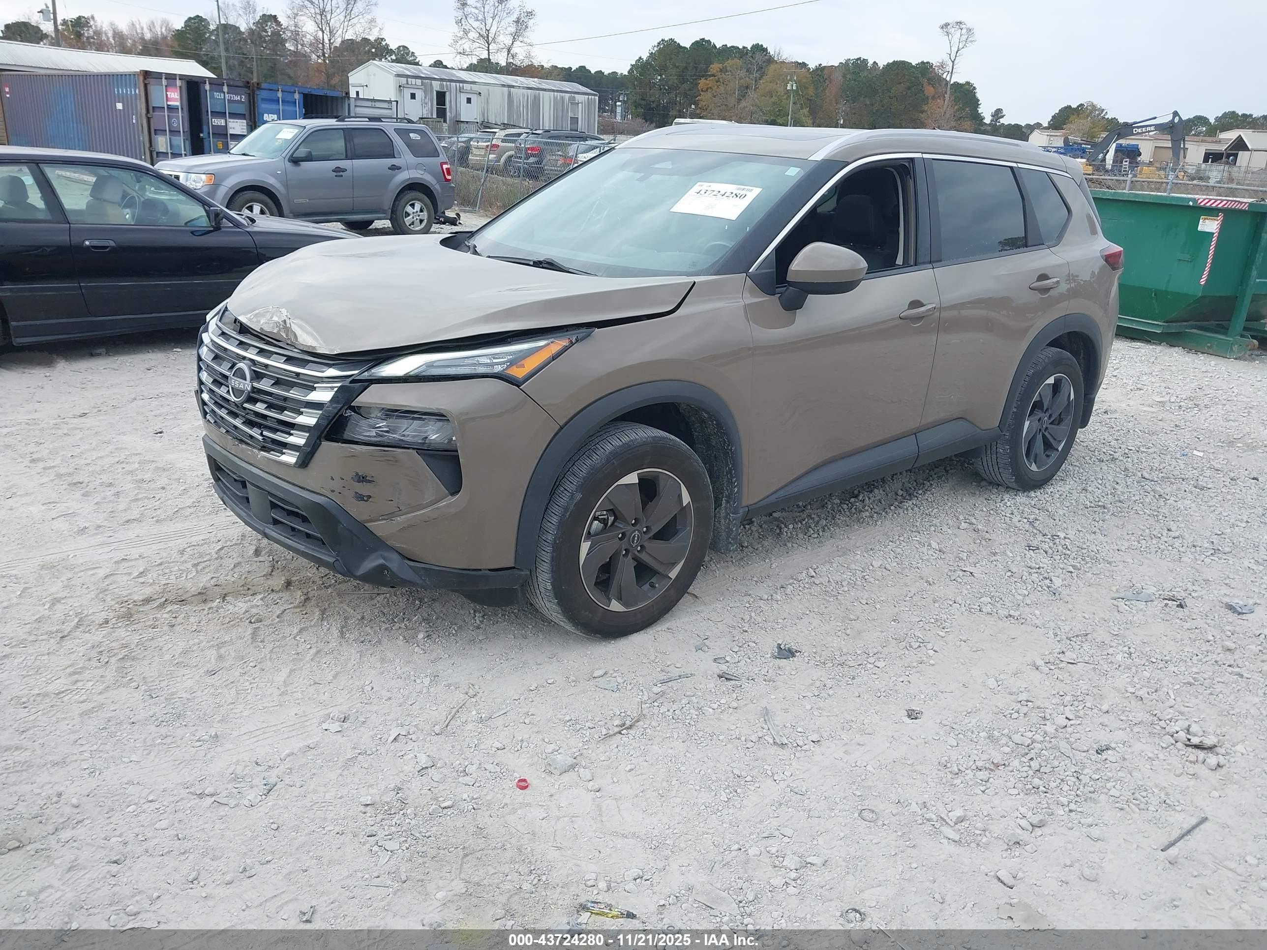 NISSAN ROGUE image 2