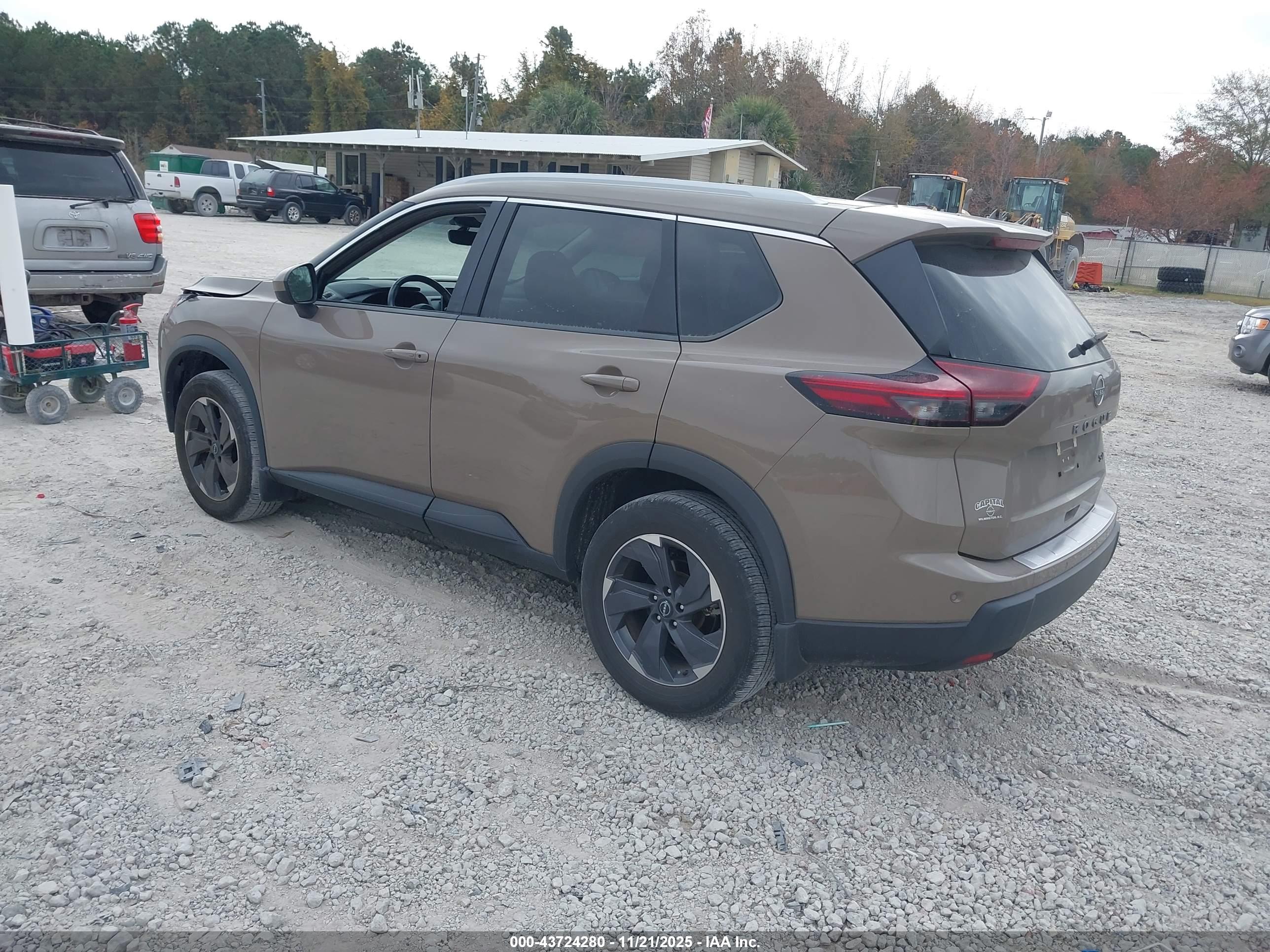 NISSAN ROGUE image 3