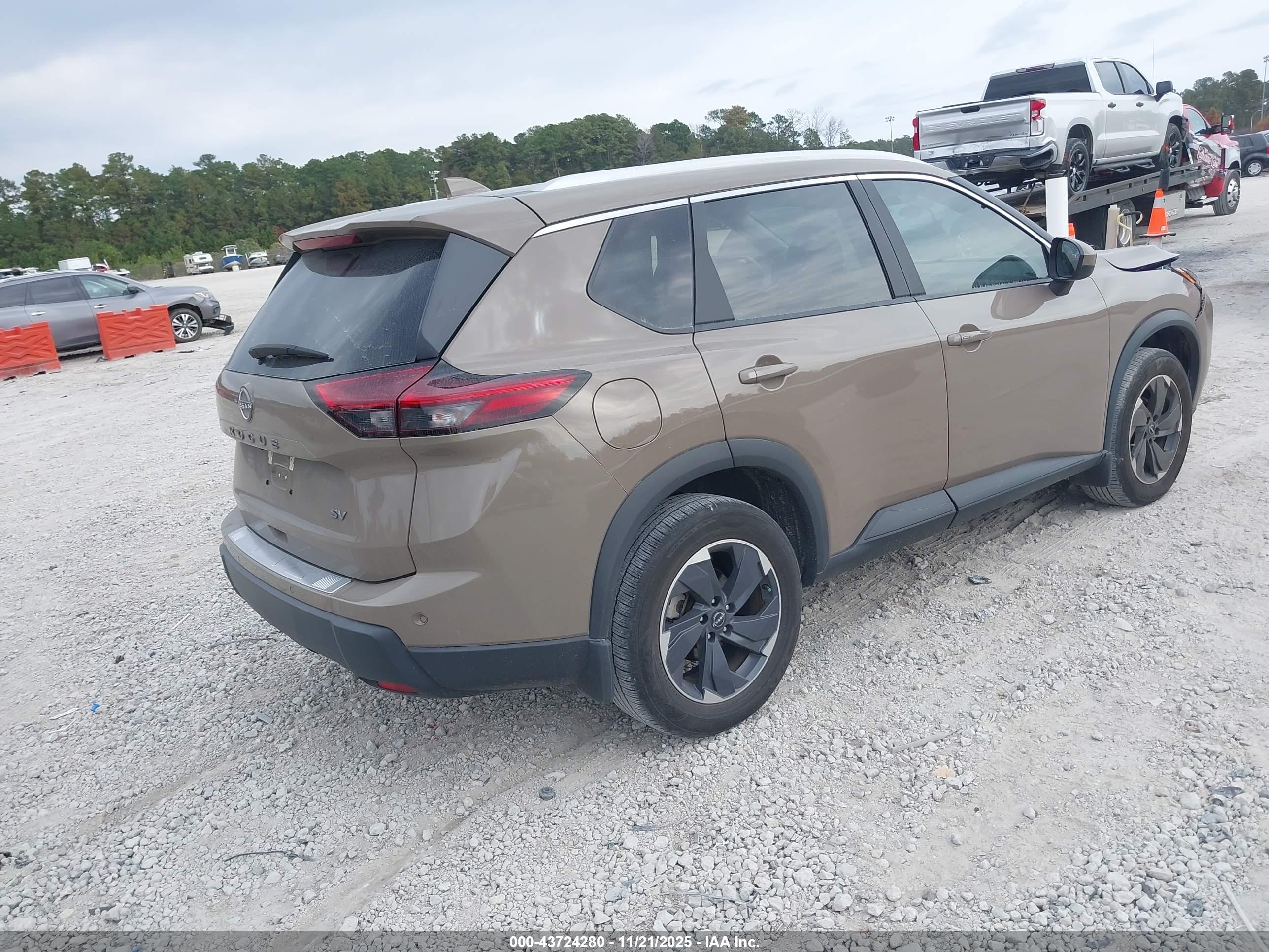 NISSAN ROGUE image 4