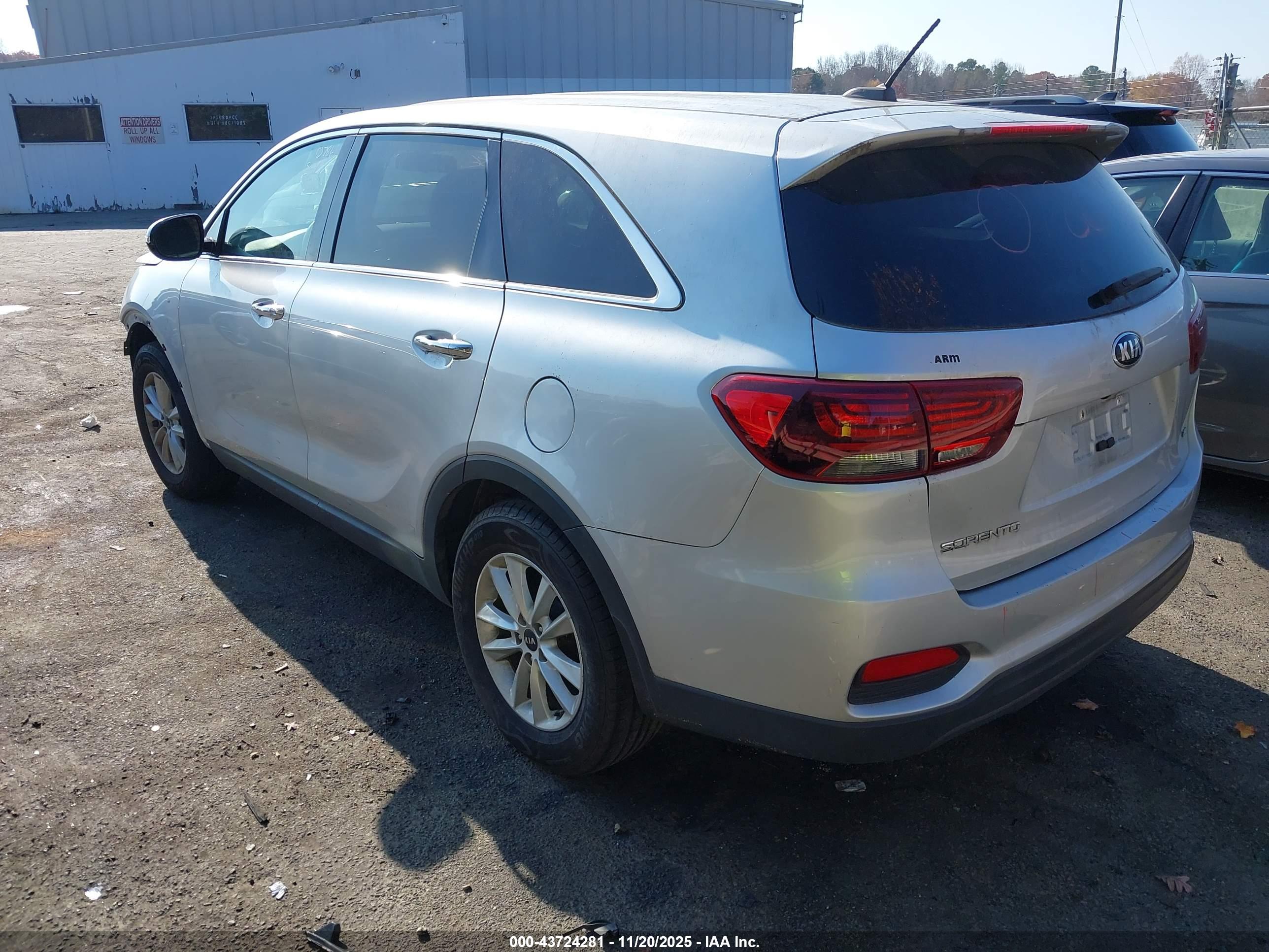 KIA SORENTO image 3