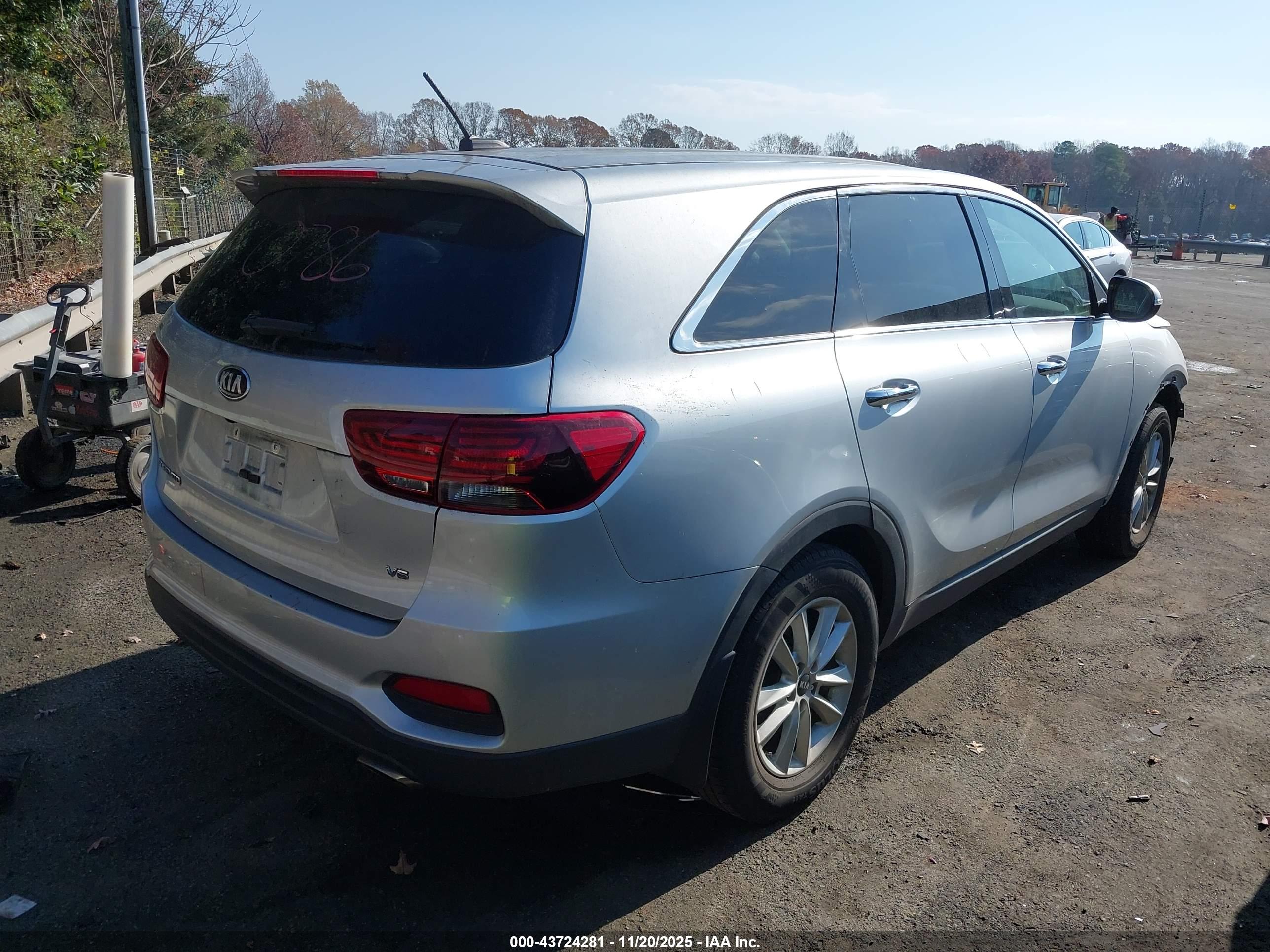 KIA SORENTO image 4
