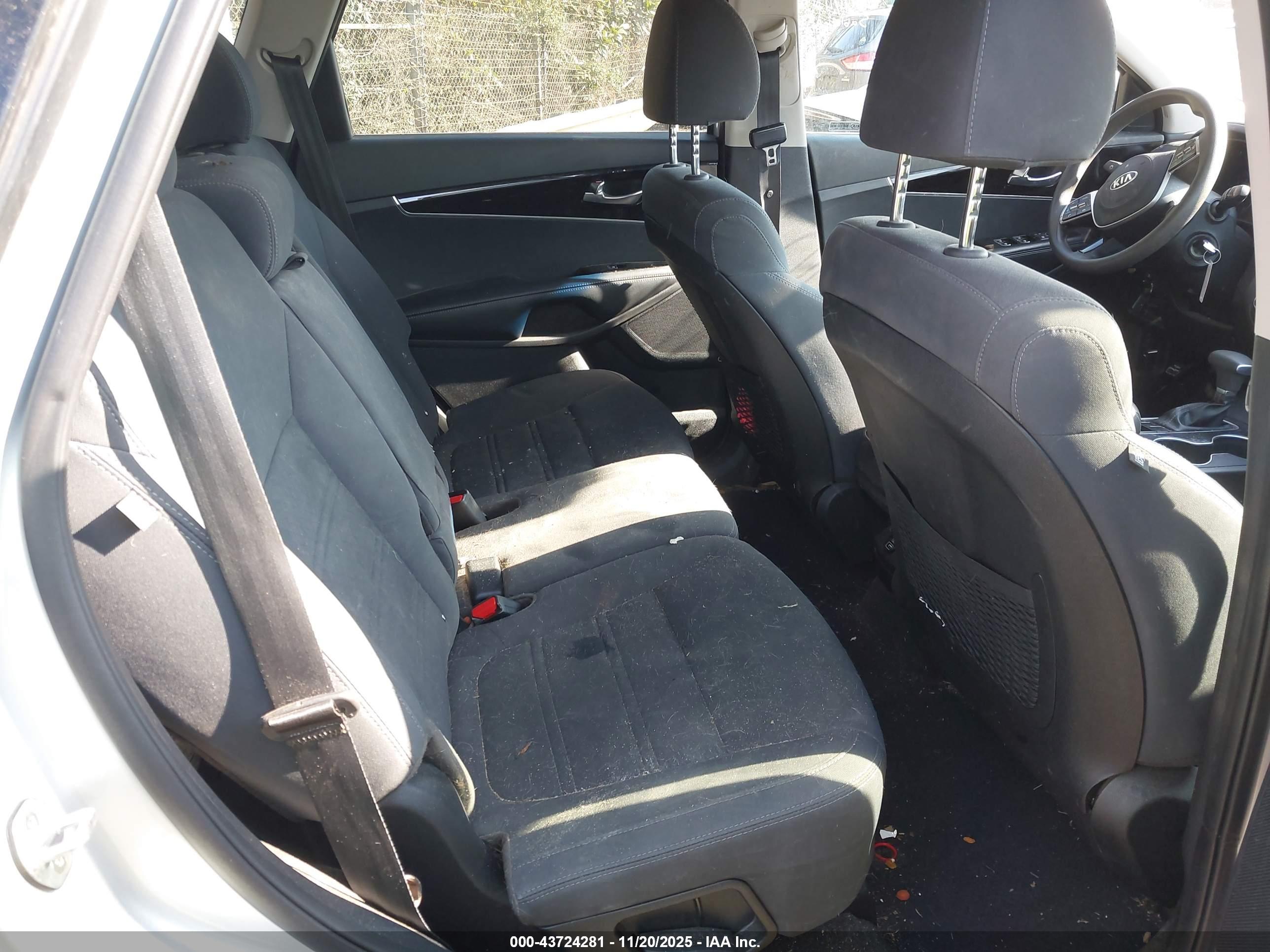 KIA SORENTO image 8