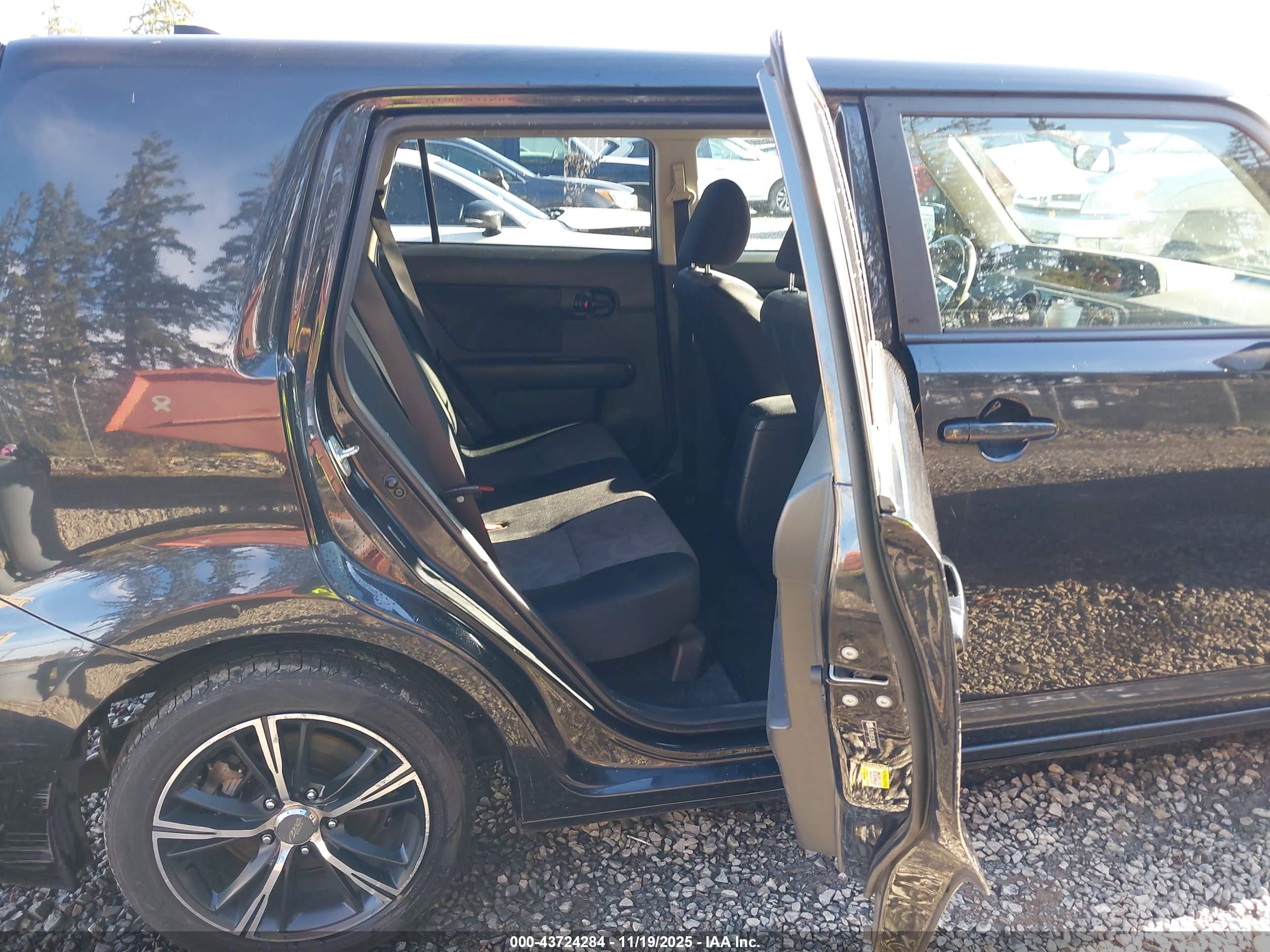 SCION XB image 8