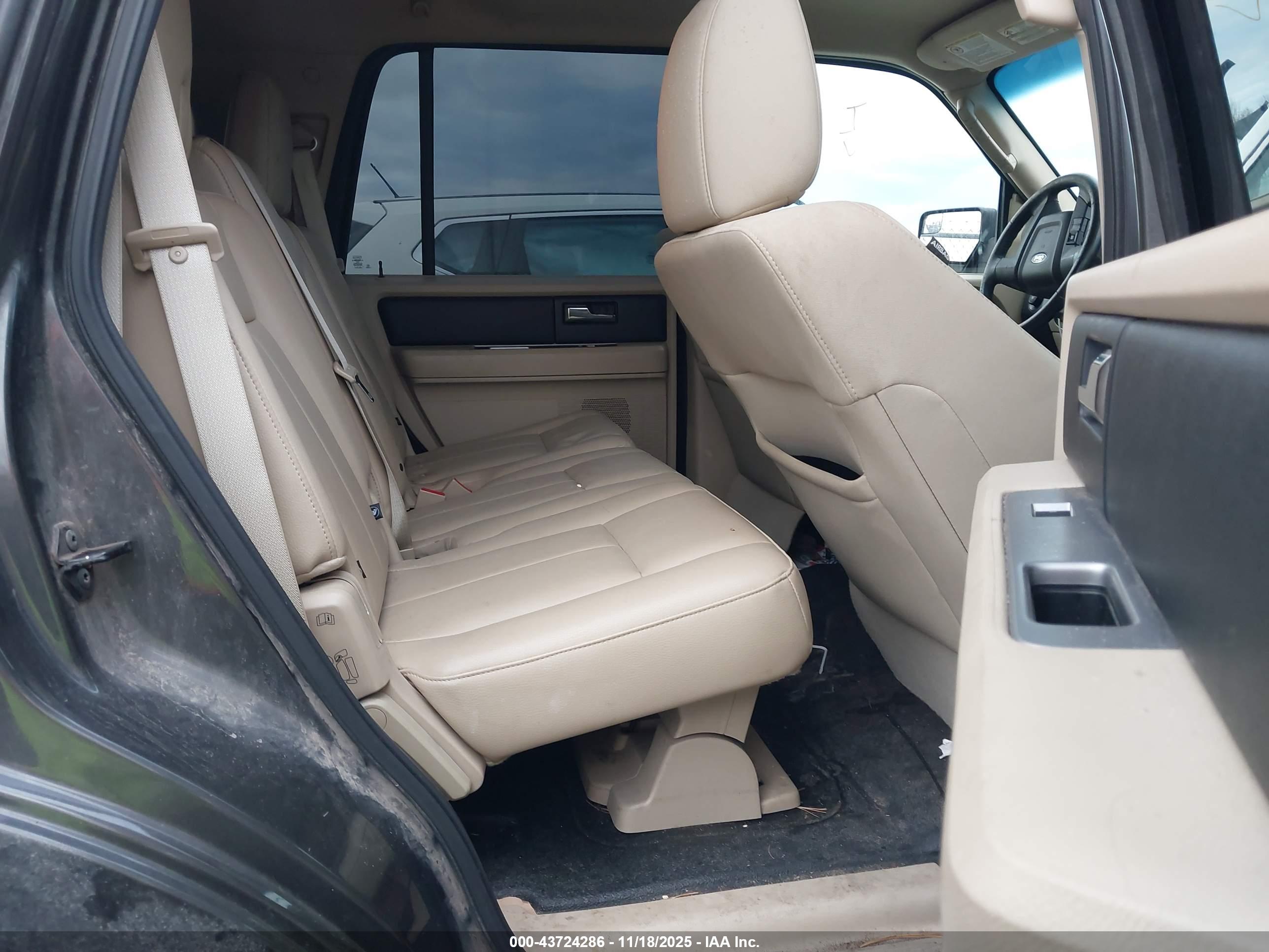 FORD EXPEDITION image 8