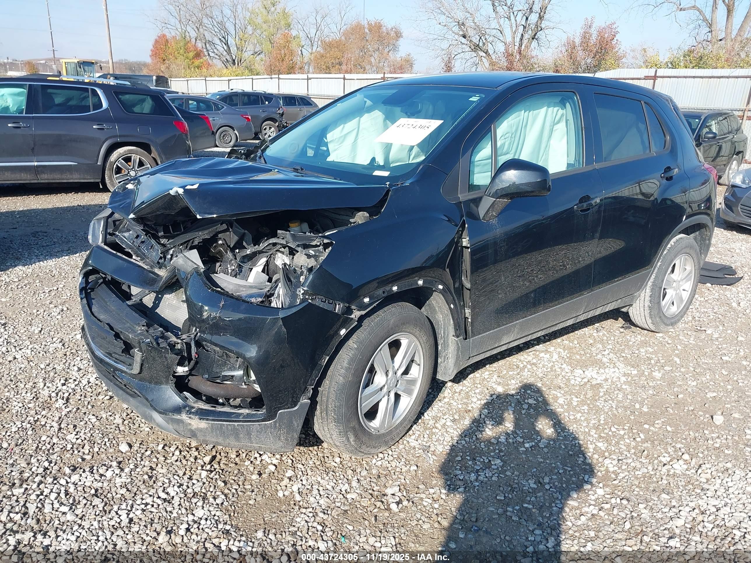 CHEVROLET TRAX image 2
