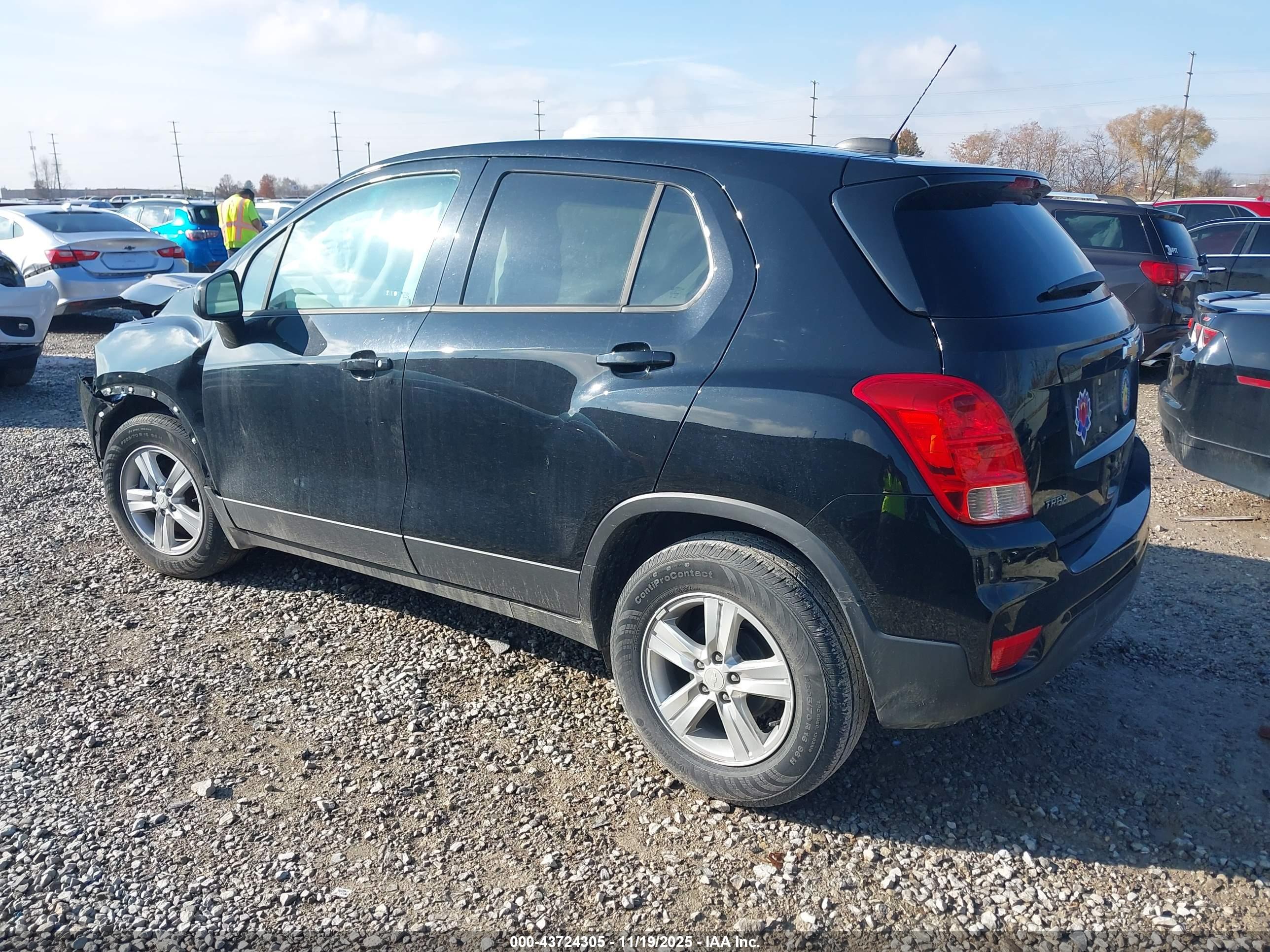 CHEVROLET TRAX image 3