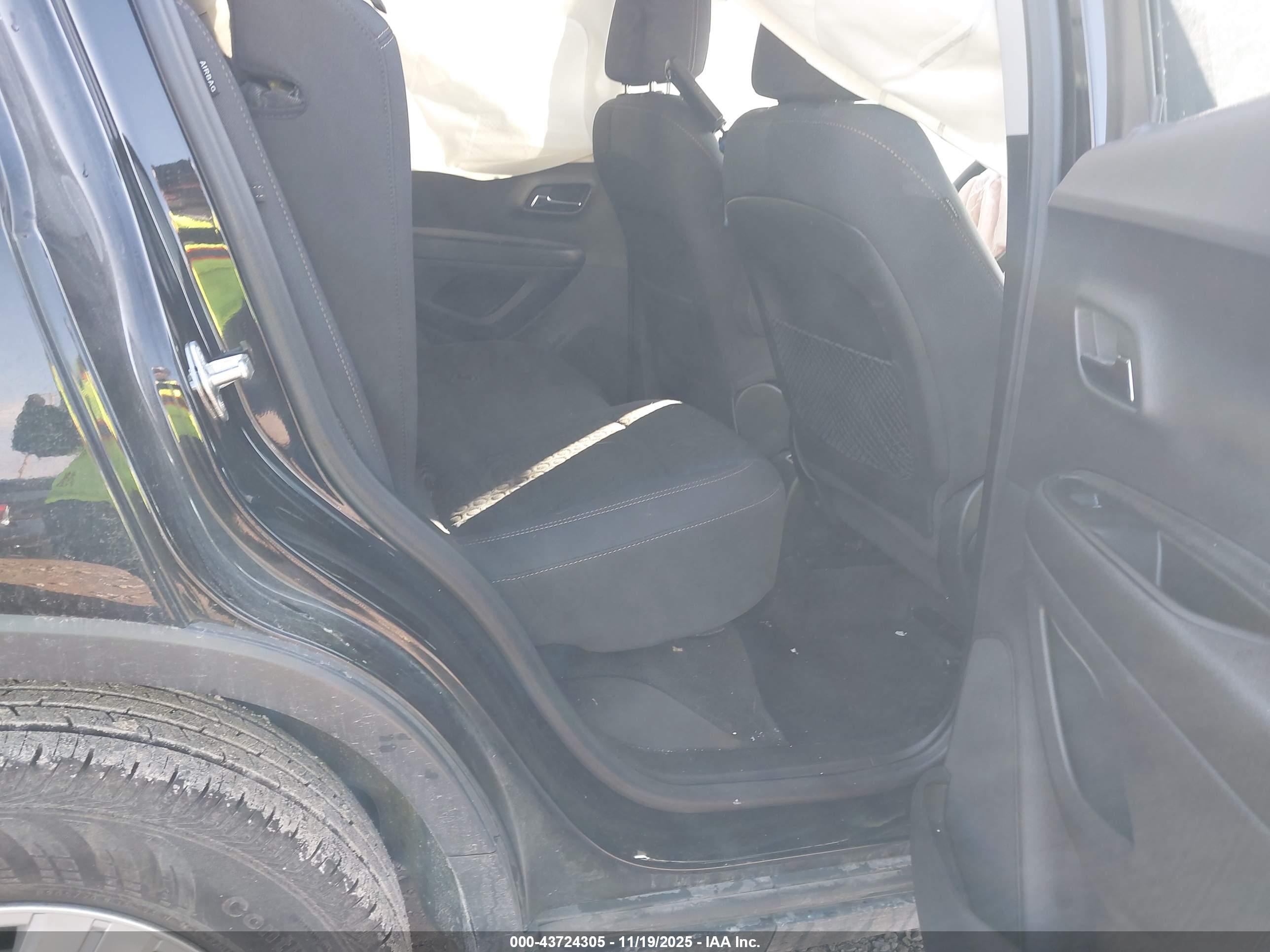 CHEVROLET TRAX image 8