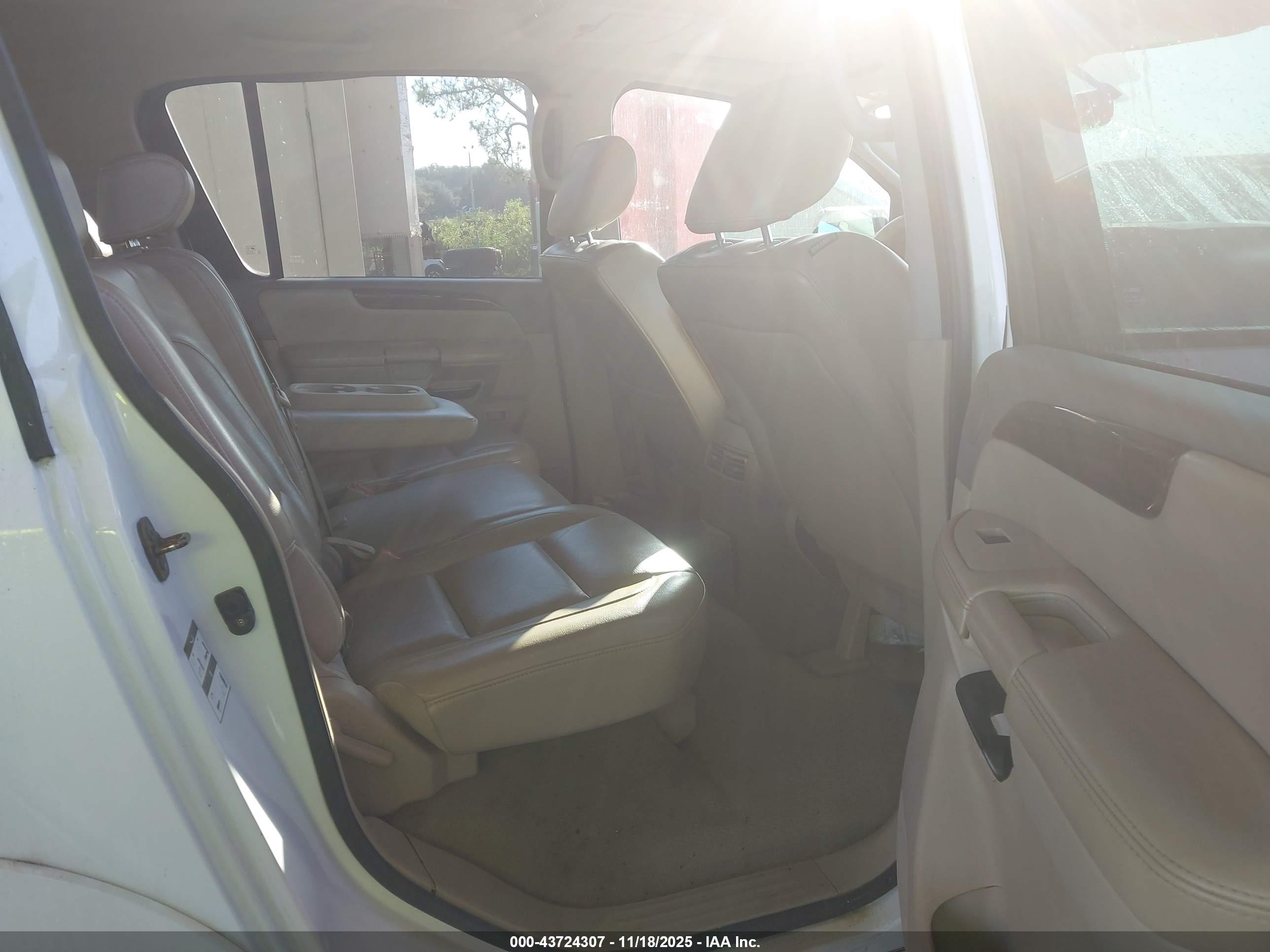 NISSAN ARMADA image 8