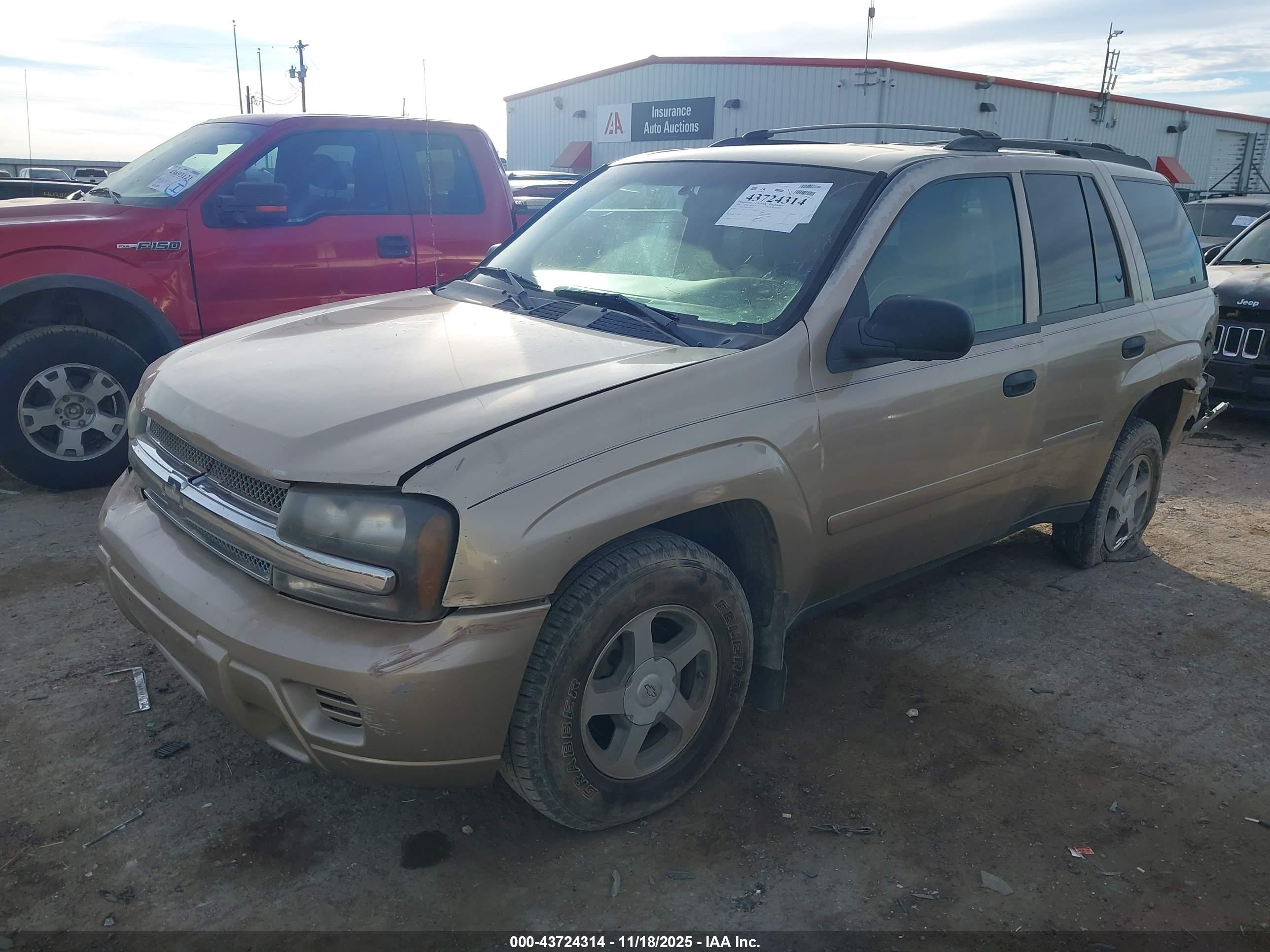 CHEVROLET TRAILBLAZER image 2