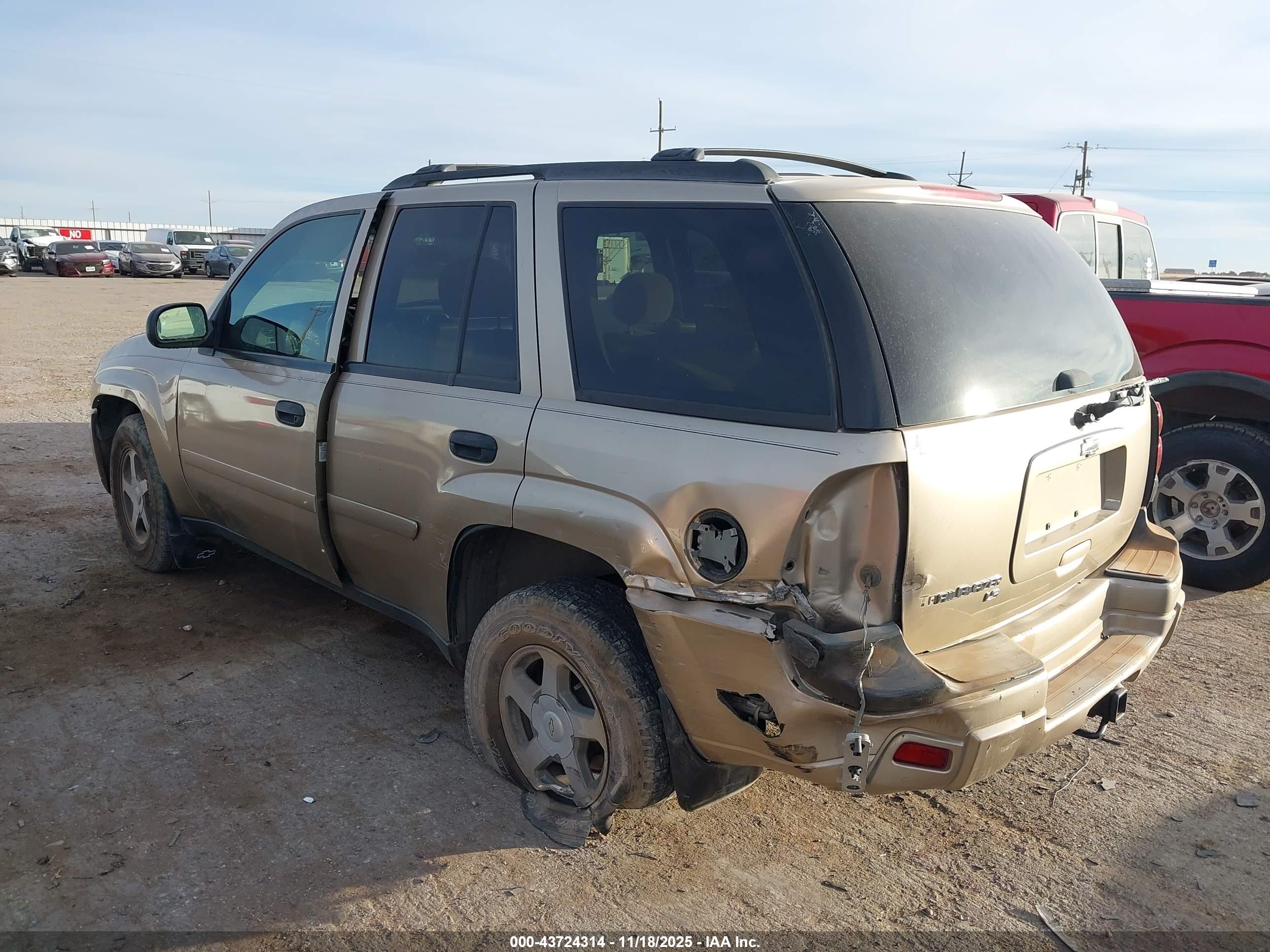 CHEVROLET TRAILBLAZER image 3