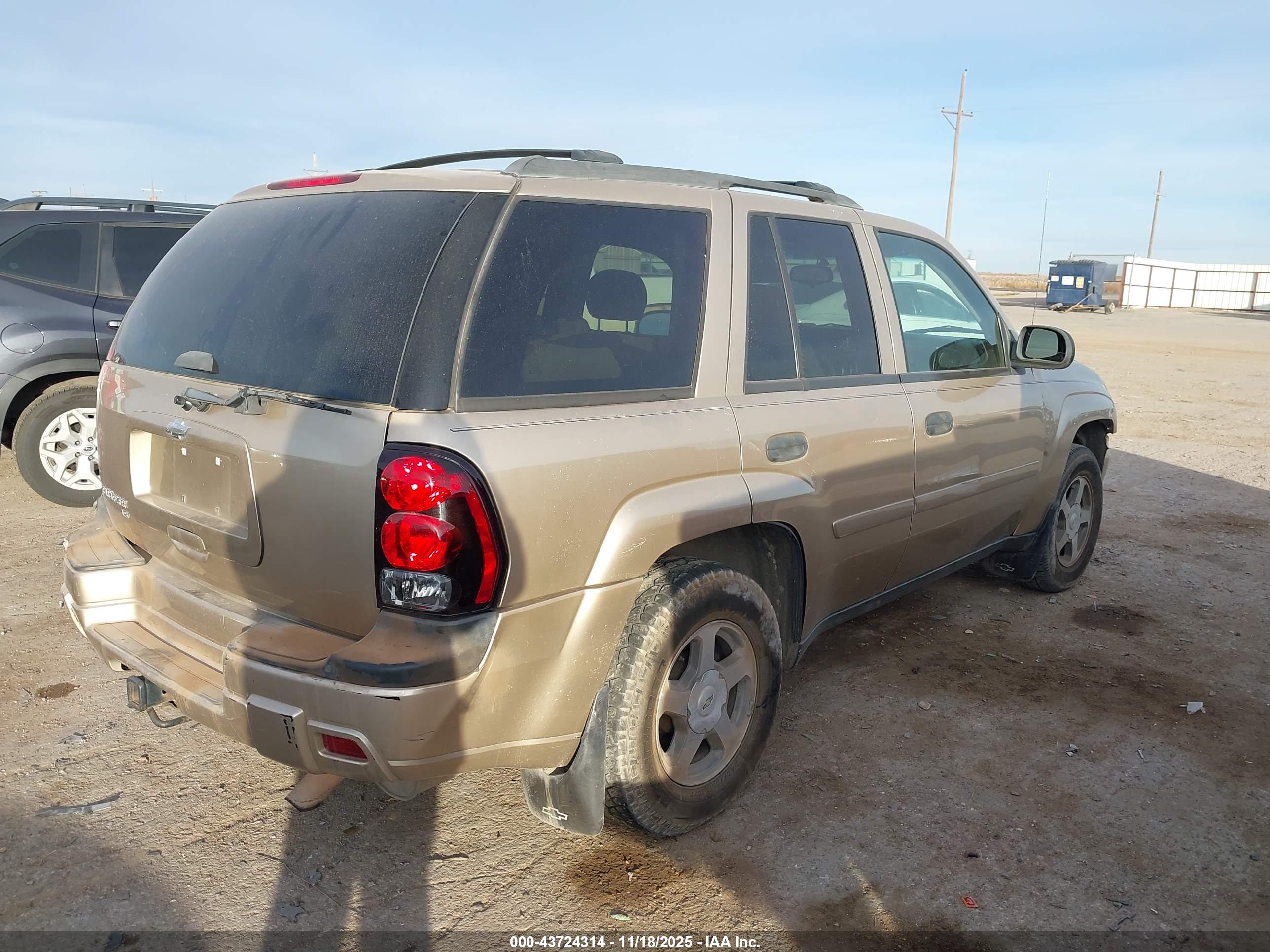 CHEVROLET TRAILBLAZER image 4