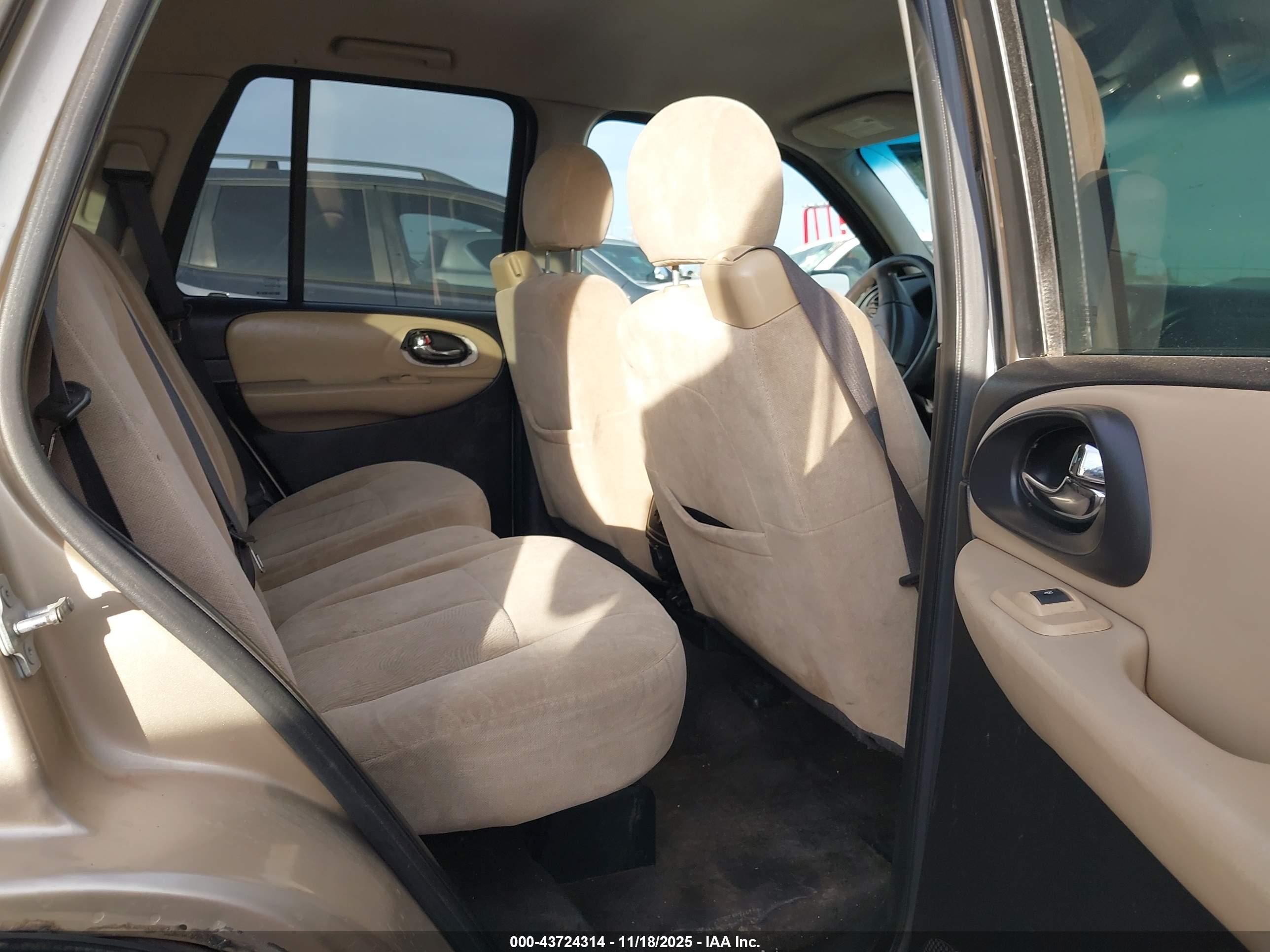 CHEVROLET TRAILBLAZER image 8