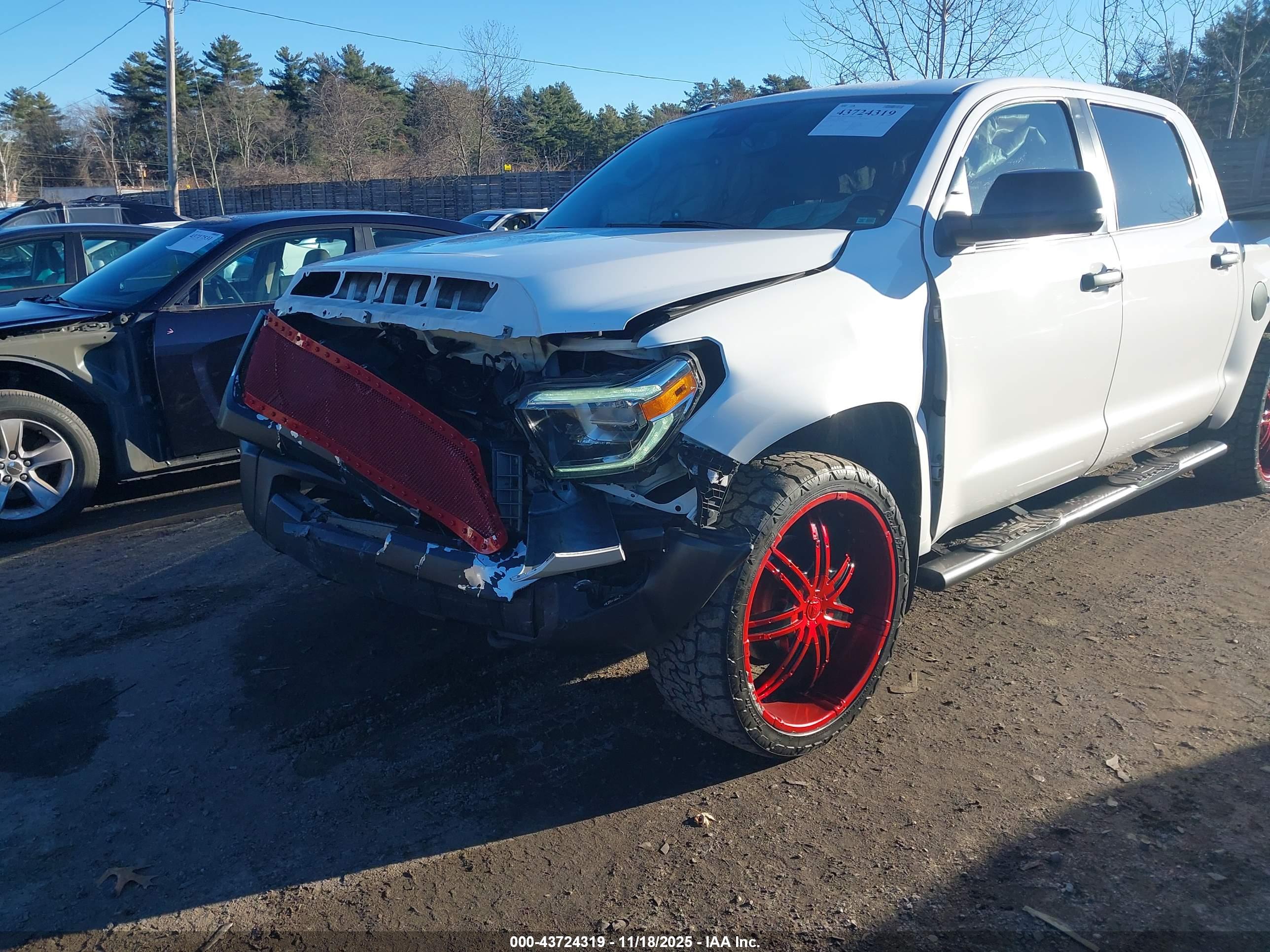 TOYOTA TUNDRA image 6