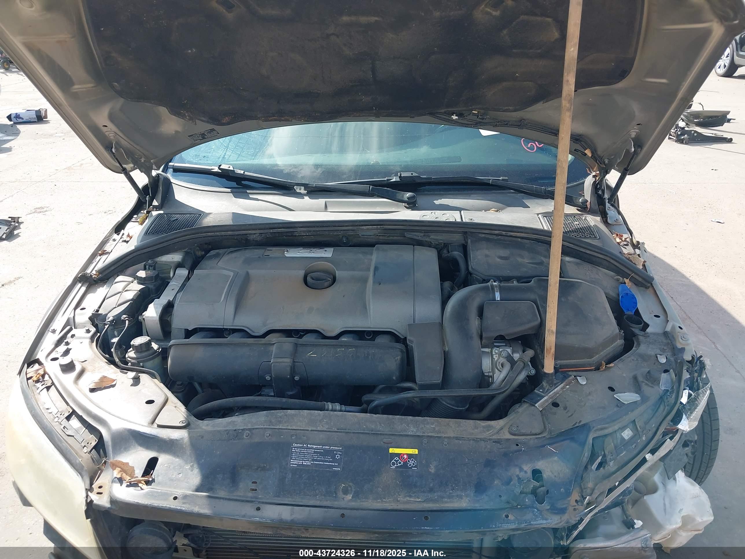 VOLVO XC70 image 10