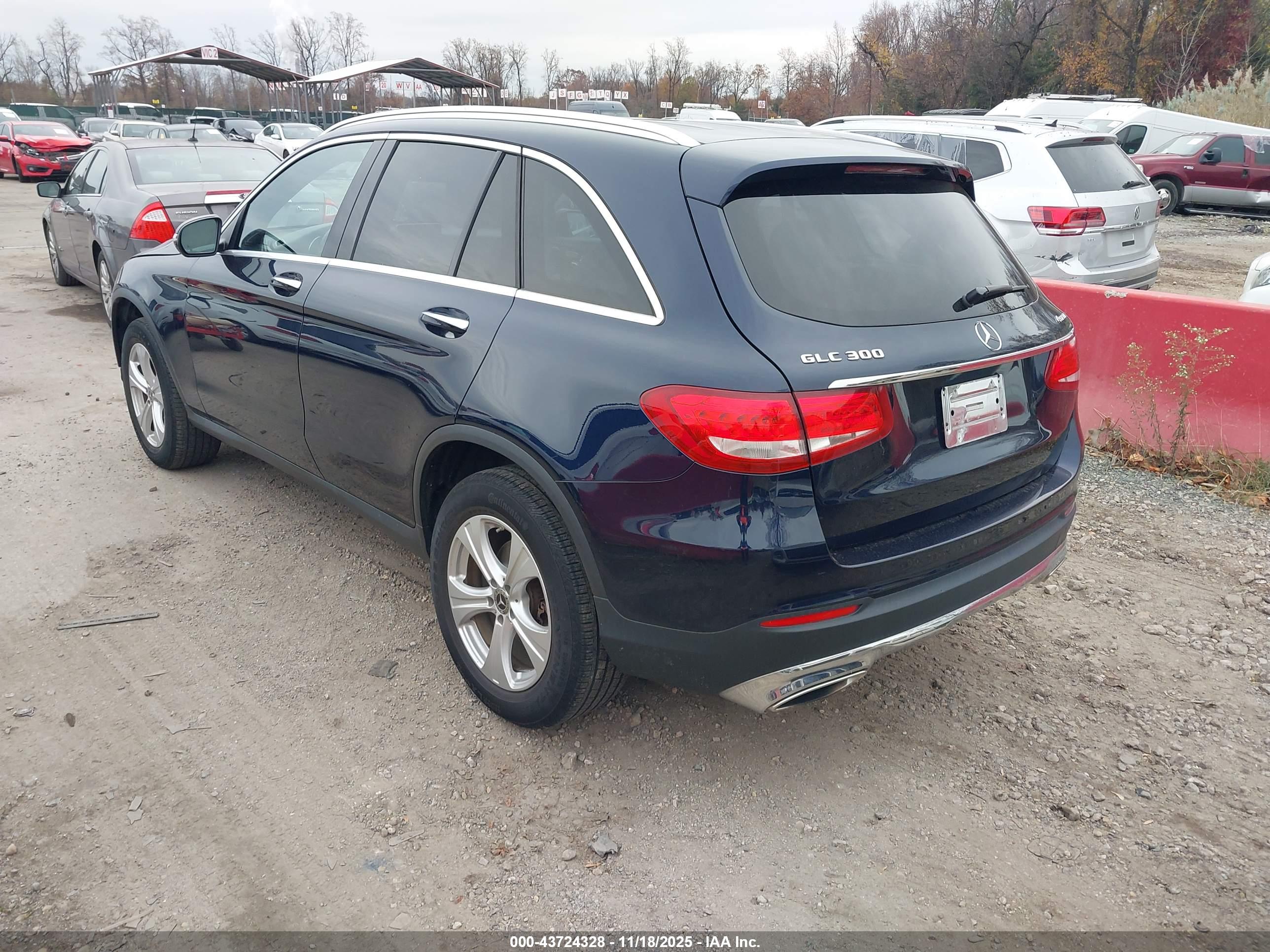 MERCEDES-BENZ GLC image 3