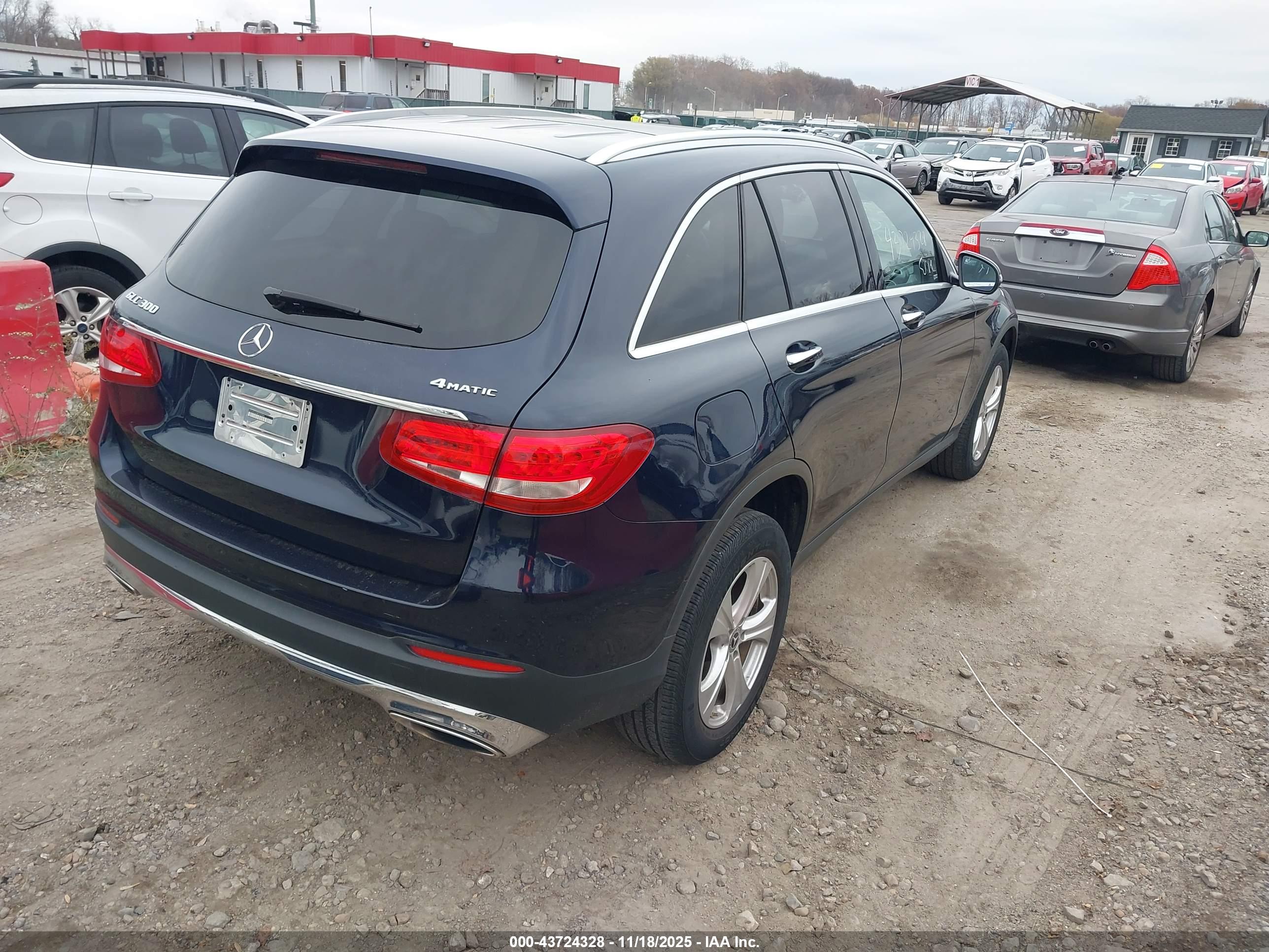 MERCEDES-BENZ GLC image 4
