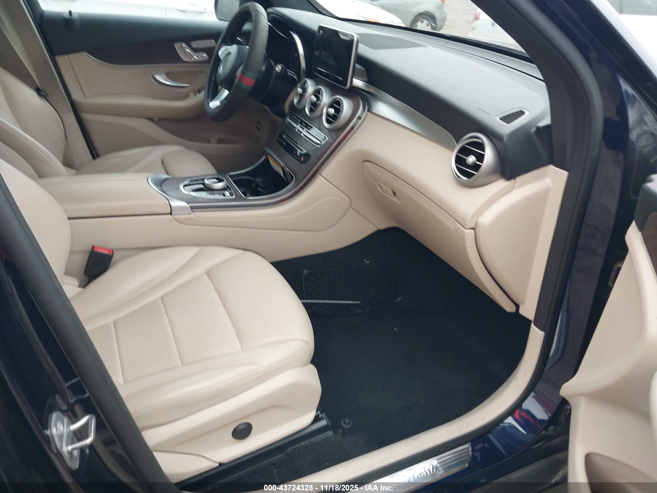 MERCEDES-BENZ GLC image 5
