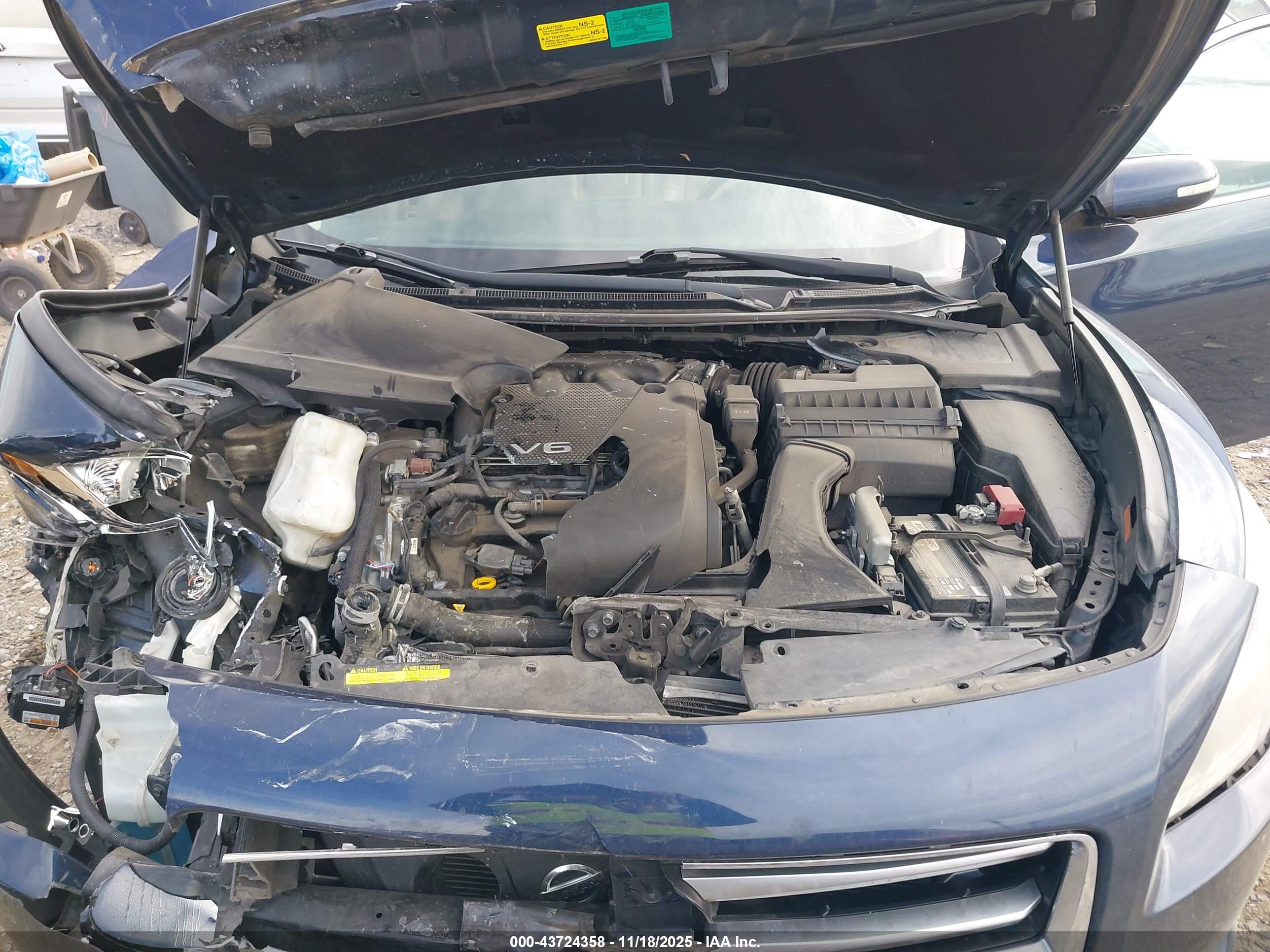NISSAN MAXIMA image 10