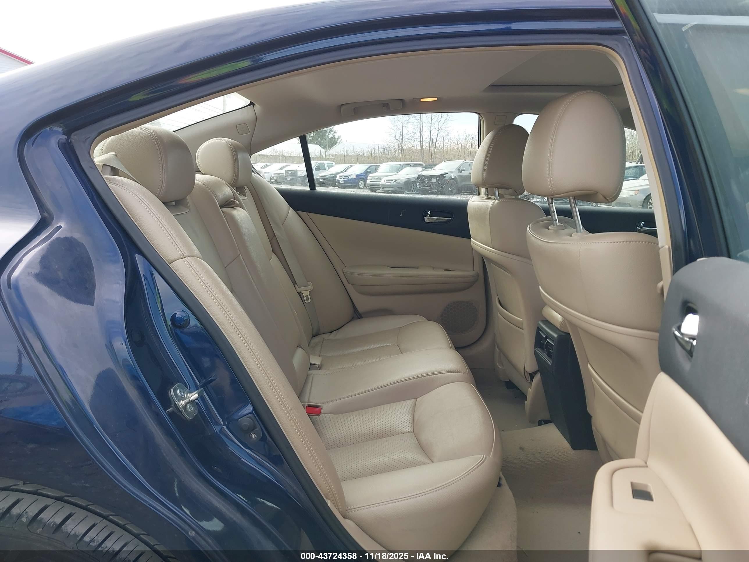 NISSAN MAXIMA image 8