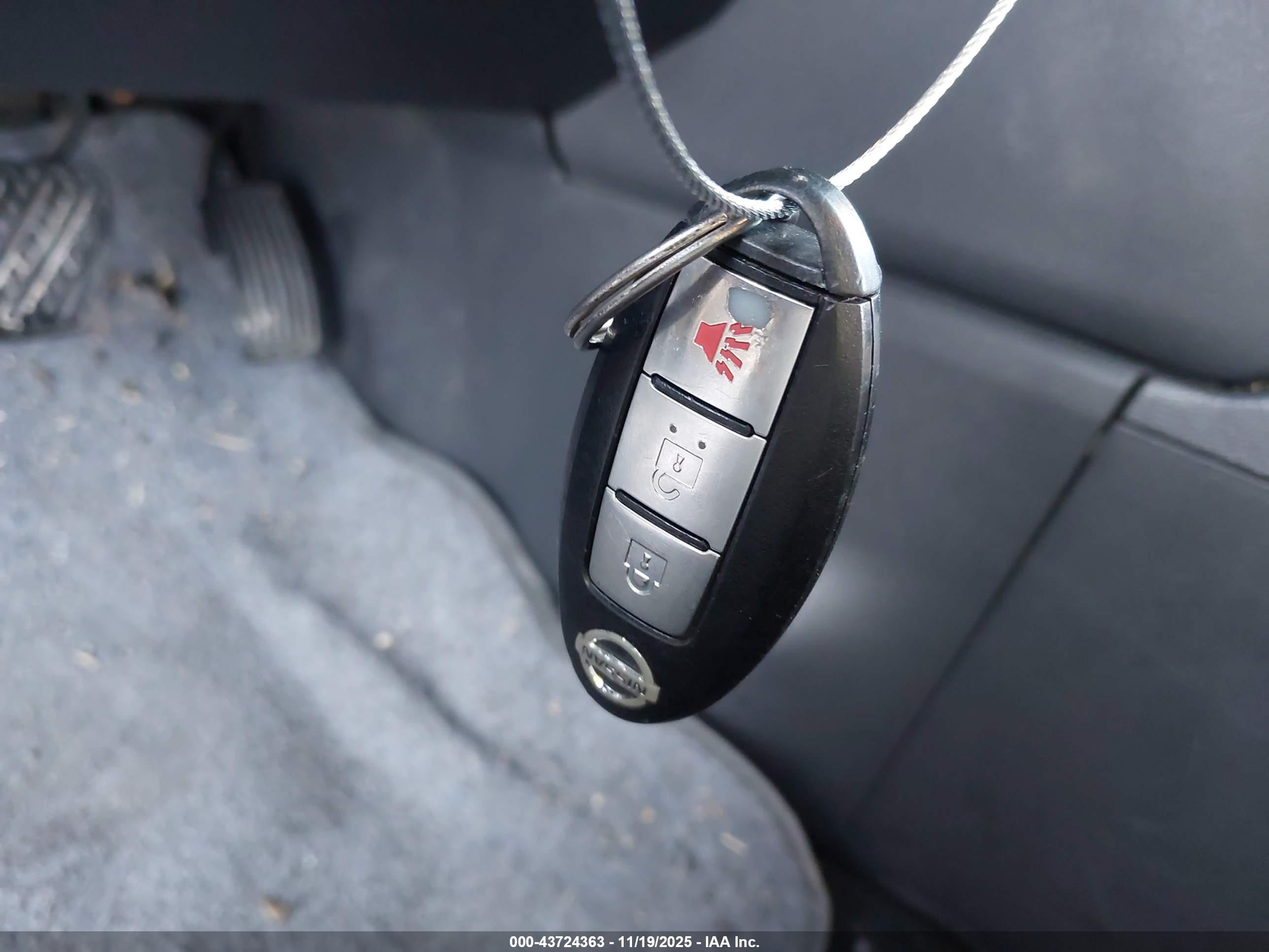 NISSAN ROGUE image 11